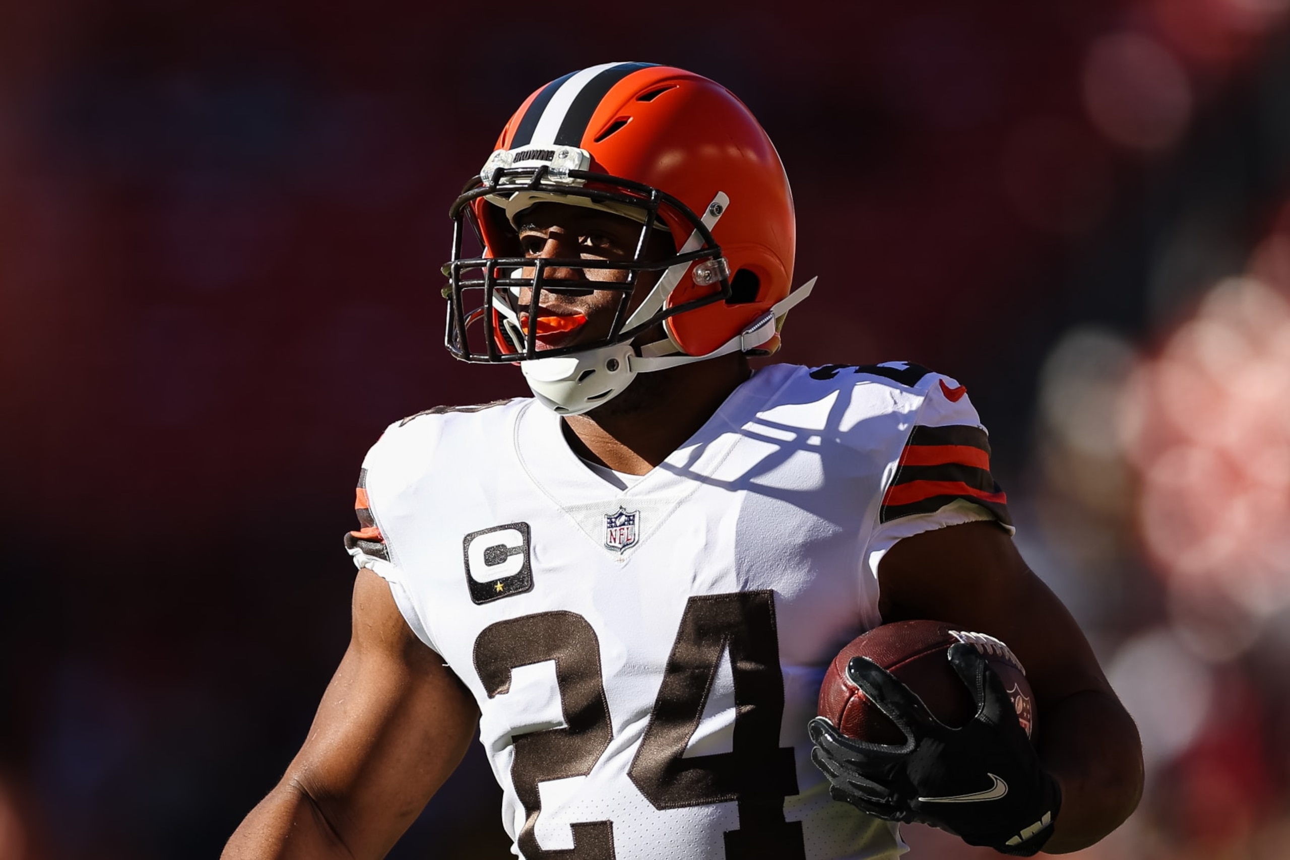 LANDOVER, MD - JANUARY 01: Nick Chubb #24 of the Cleveland Browns warms up before the game against the Washington Commanders at FedExField on January 1, 2023 in Landover, Maryland. (Photo by Scott Taetsch/Getty Images)