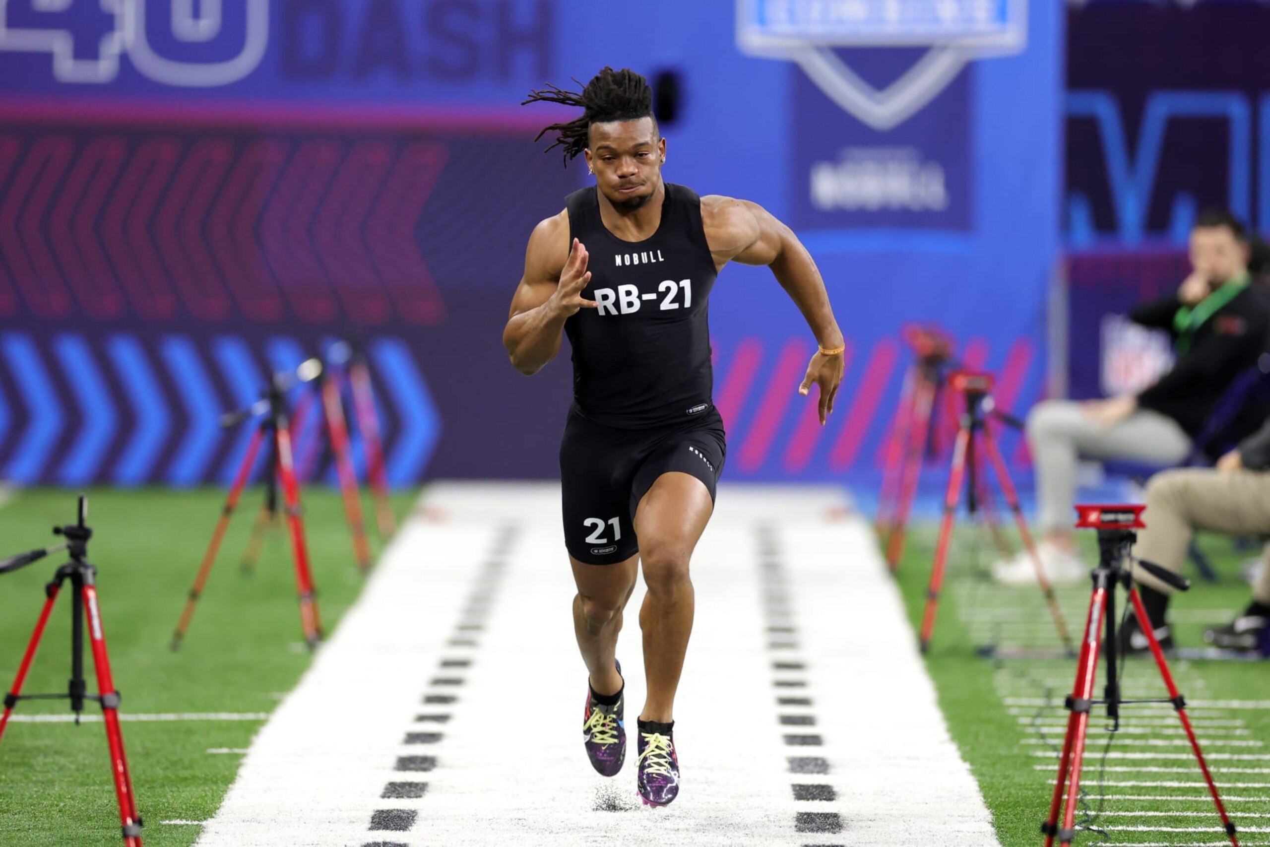 INDIANAPOLIS, INDIANA - MARCH 05: Bijan Robinson of Texas participates in the 40-yard dash during the NFL Combine at Lucas Oil Stadium on March 05, 2023 in Indianapolis, Indiana. (Photo by Stacy Revere/Getty Images)
