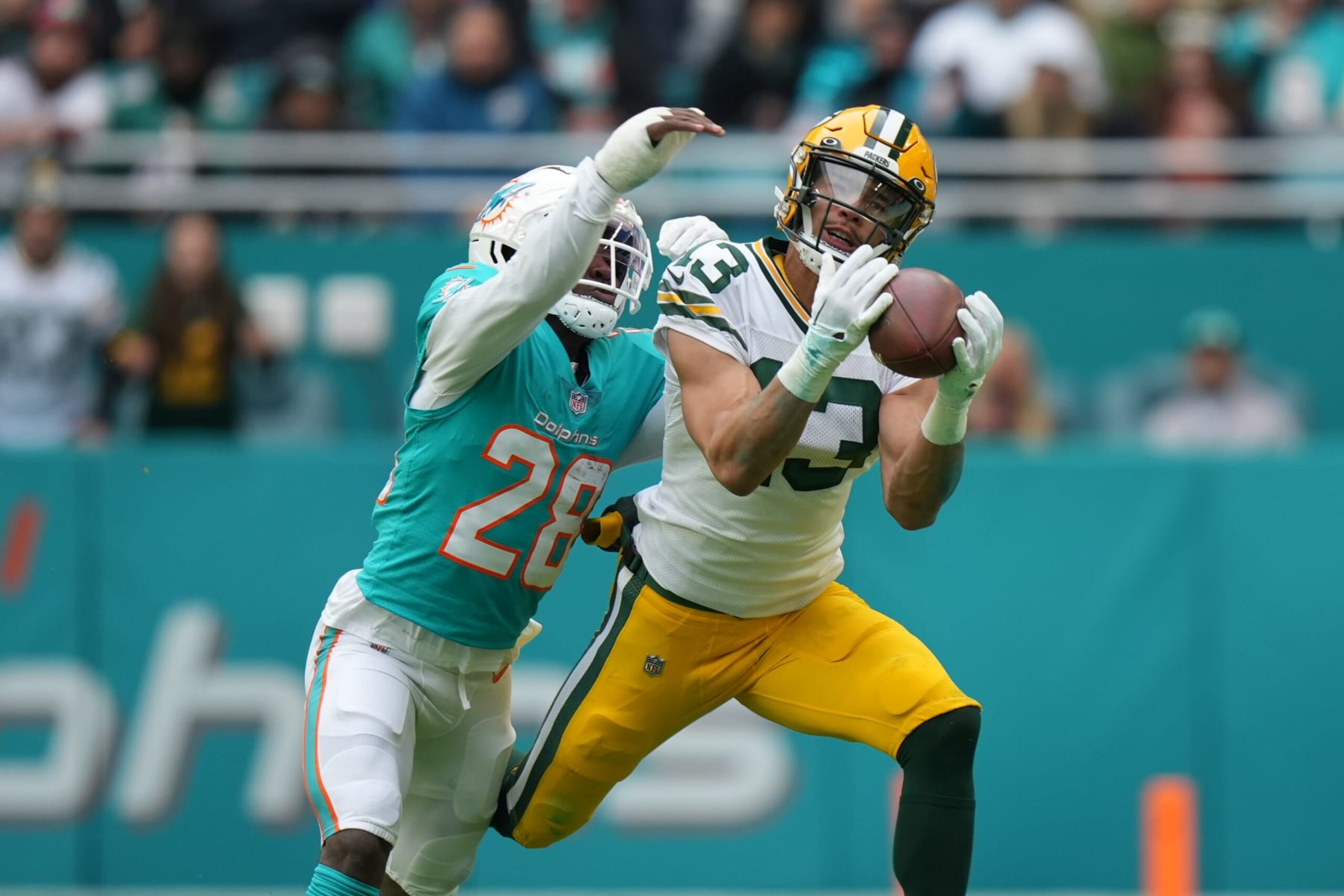 MIAMI GARDENS, FL - DECEMBER 25: Green Bay Packers wide receiver Allen Lazard (13) catches a deep pass over Miami Dolphins cornerback Kader Kohou (28) in the first half during the game between the Green Bay Packers and the Miami Dolphins on Sunday, December 25, 2022 at Hard Rock Stadium, Miami Gardens, Fla. (Photo by Peter Joneleit/Icon Sportswire via Getty Images)