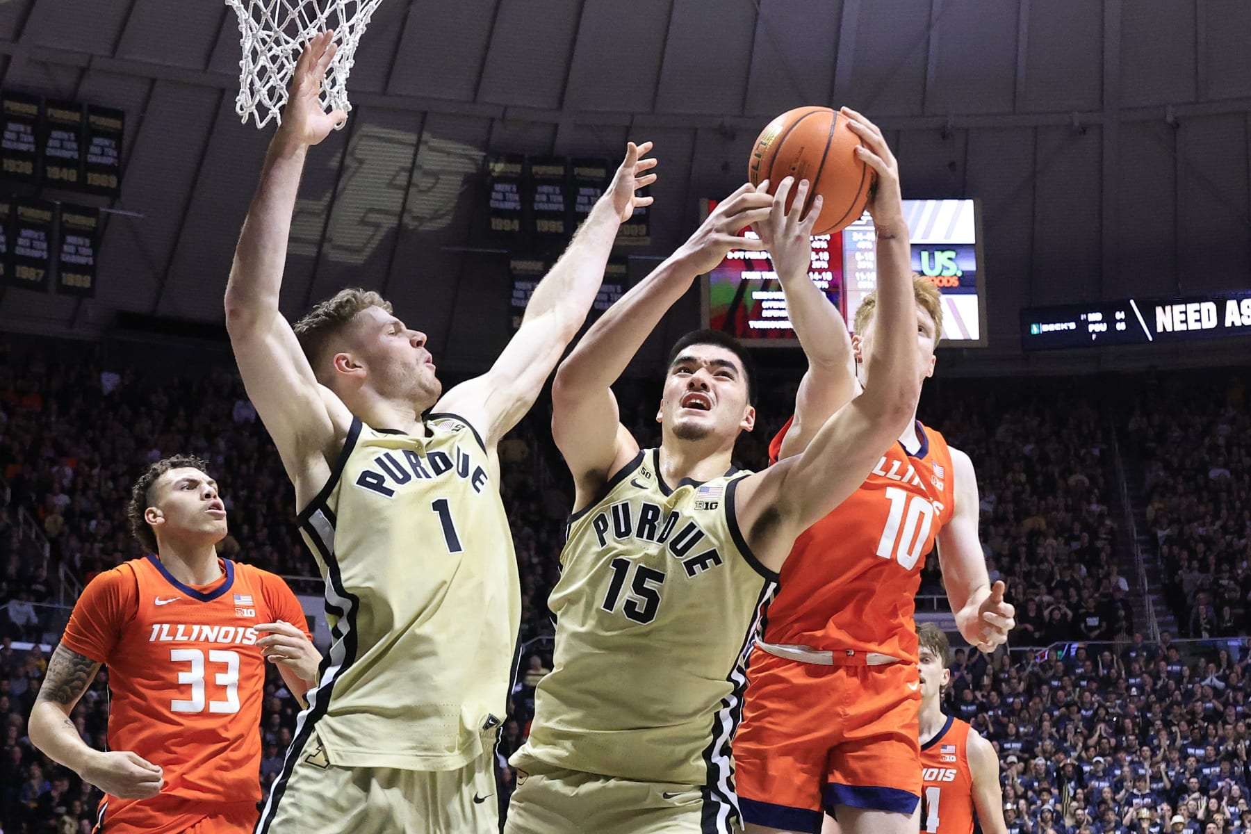 Zach Edey (15) and the Boilermakers are vying for a No. 1 seed.