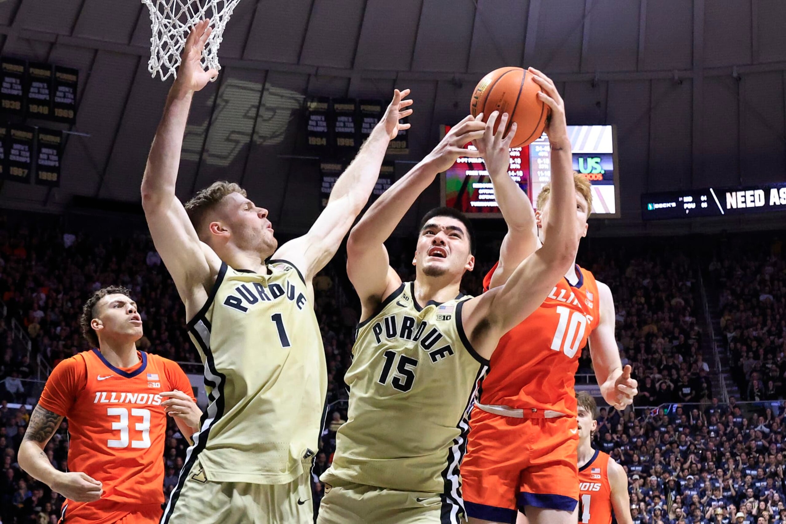 Zach Edey (15) and the Boilermakers are vying for a No. 1 seed.