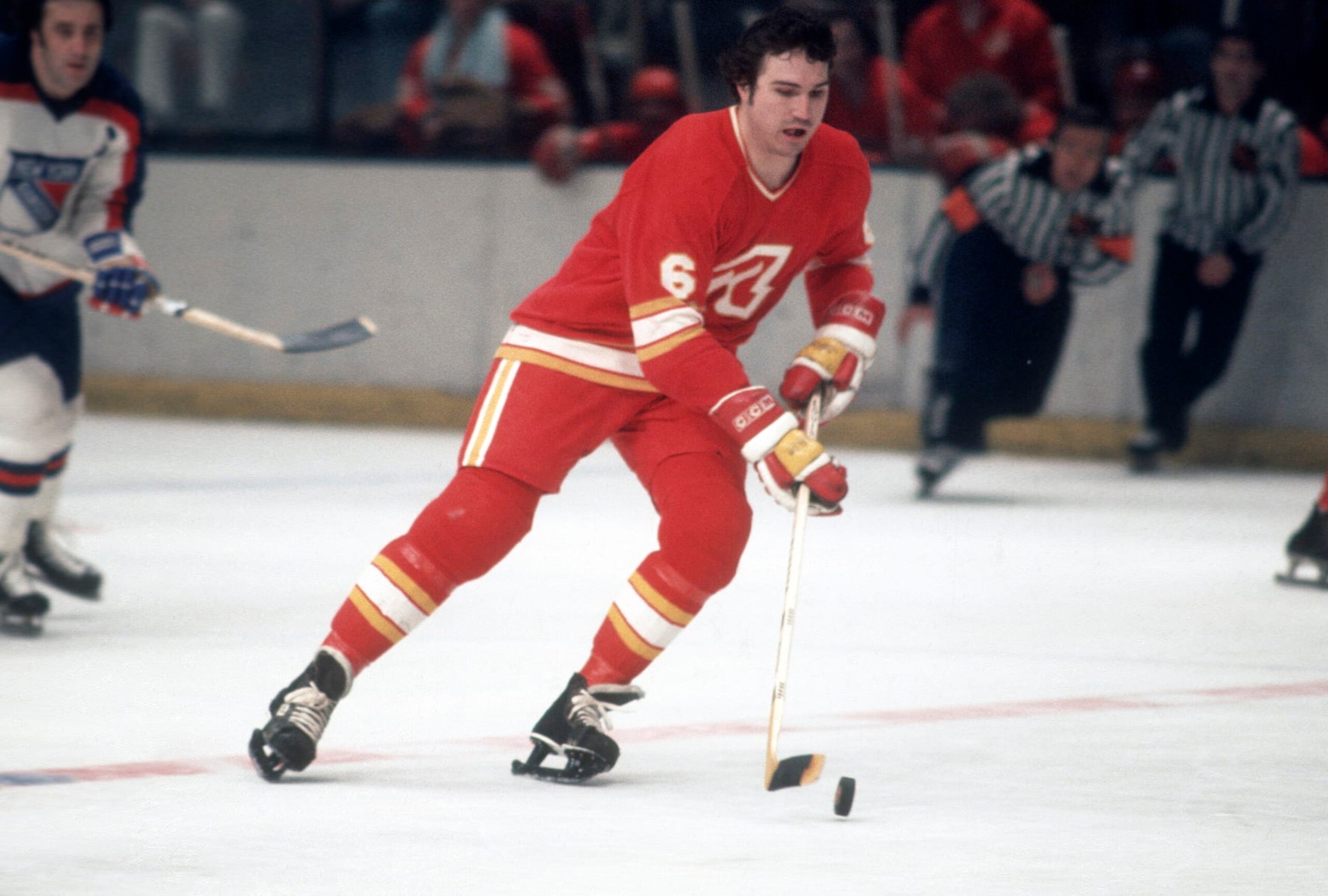 NEW YORK - CIRCA 1977: Ken Houston #6 of the Atlanta Flames skates against New York Rangers during an NHL Hockey game circa 1977 at Madison Square Garden in the Manhattan borough of New York City. Houston's playing career went from 1975-84. (Photo by Focus on Sport/Getty Images)