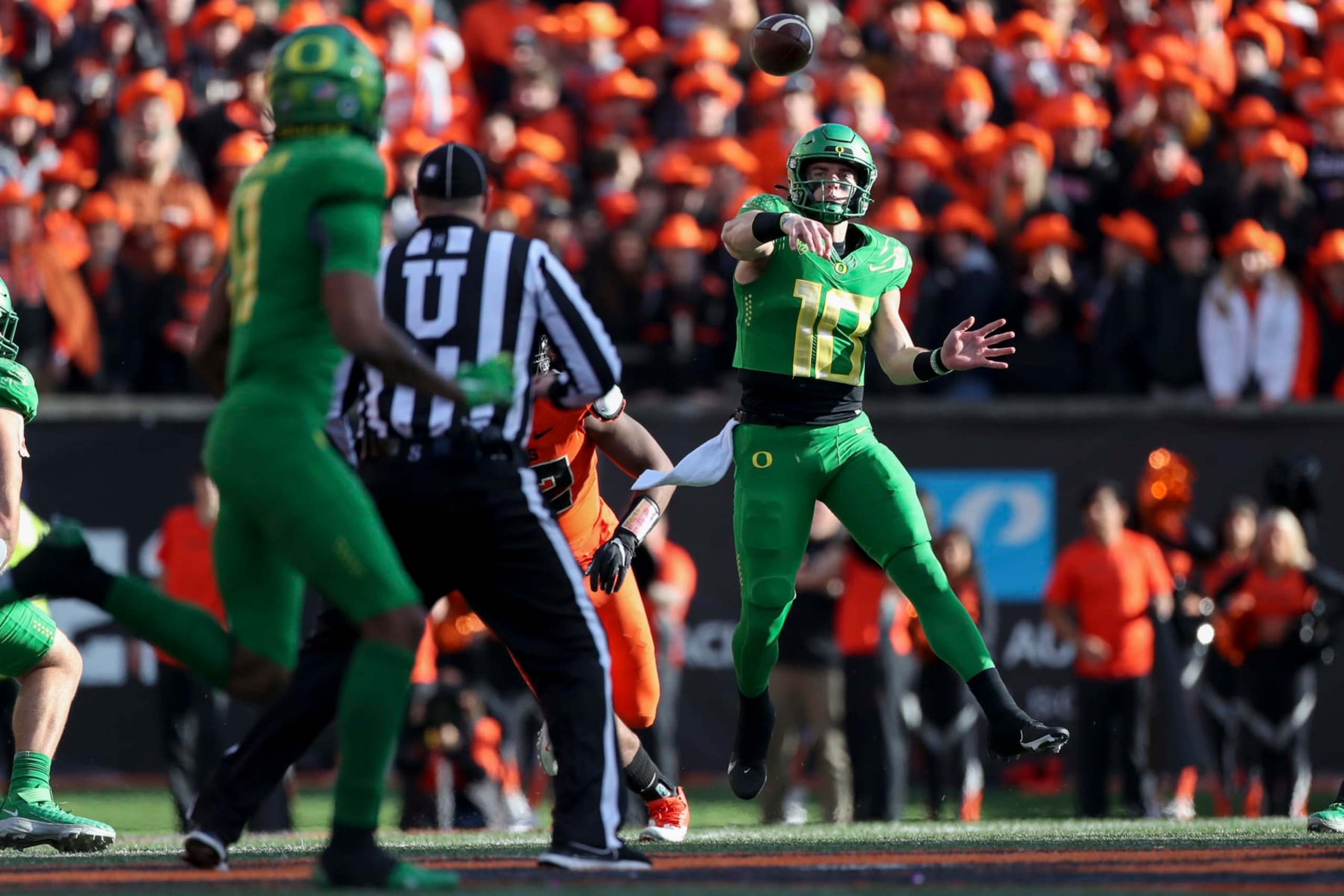 Oregon quarterback Bo Nix (10) throws a pass to wide receiver Troy Franklin (11) during the first half of an NCAA college football game on Saturday, Nov 26, 2022, in Corvallis, Ore. Oregon State won 38-34. (AP Photo/Amanda Loman)