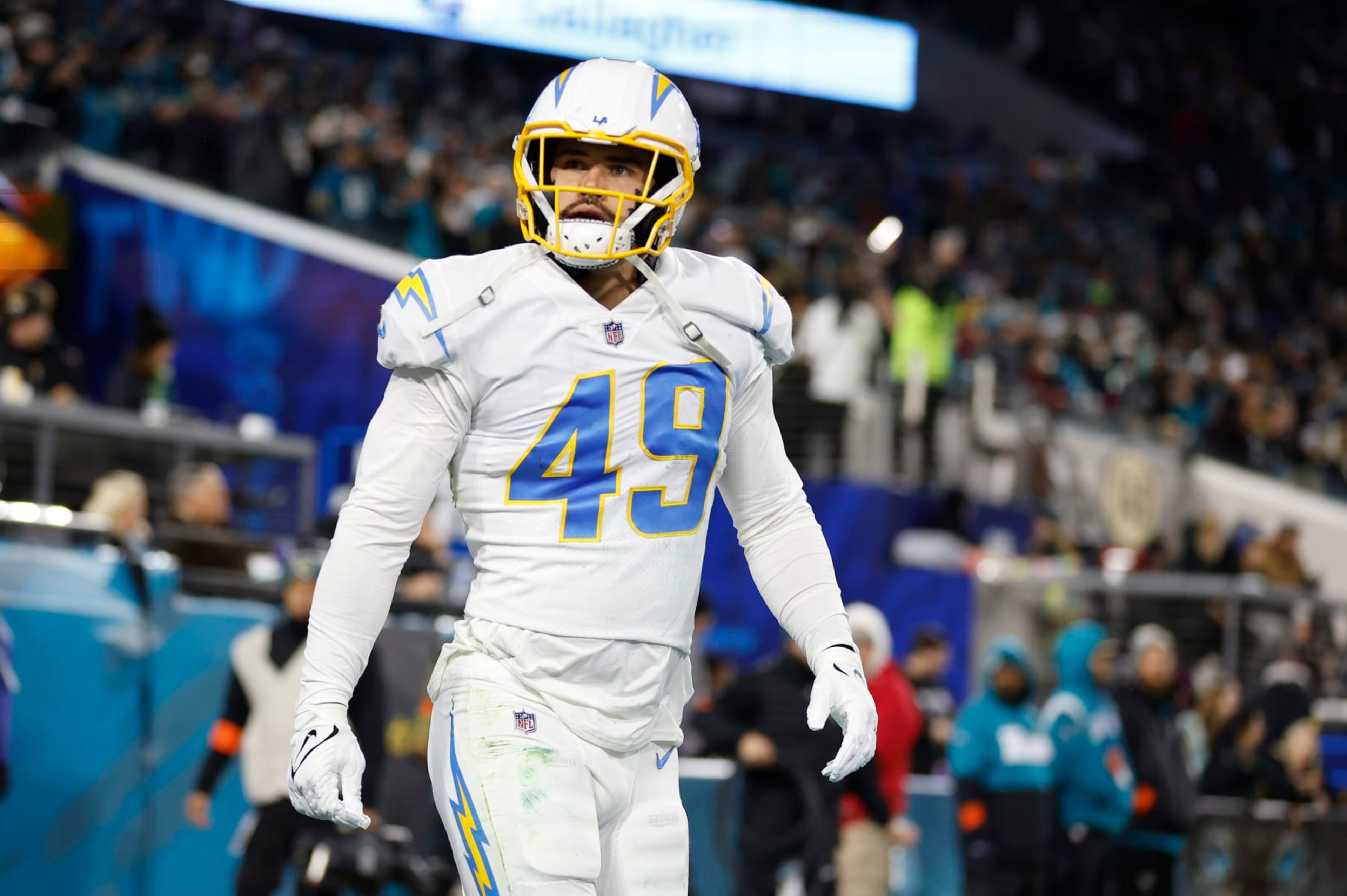 JACKSONVILLE, FL - JANUARY 14: Los Angeles Chargers linebacker Drue Tranquill (49) during the game between the Los Angeles Chargers and the Jacksonville Jaguars on January 14, 2023 at TIAA Bank Field in Jacksonville, Fl. (Photo by David Rosenblum/Icon Sportswire via Getty Images) JACKSONVILLE, FL - JANUARY 14: Los Angeles Chargers linebacker Drue Tranquill (49) during the game between the Los Angeles Chargers and the Jacksonville Jaguars on January 14, 2023 at TIAA Bank Field in Jacksonville, Fl. (Photo by David Rosenblum/Icon Sportswire via Getty Images)