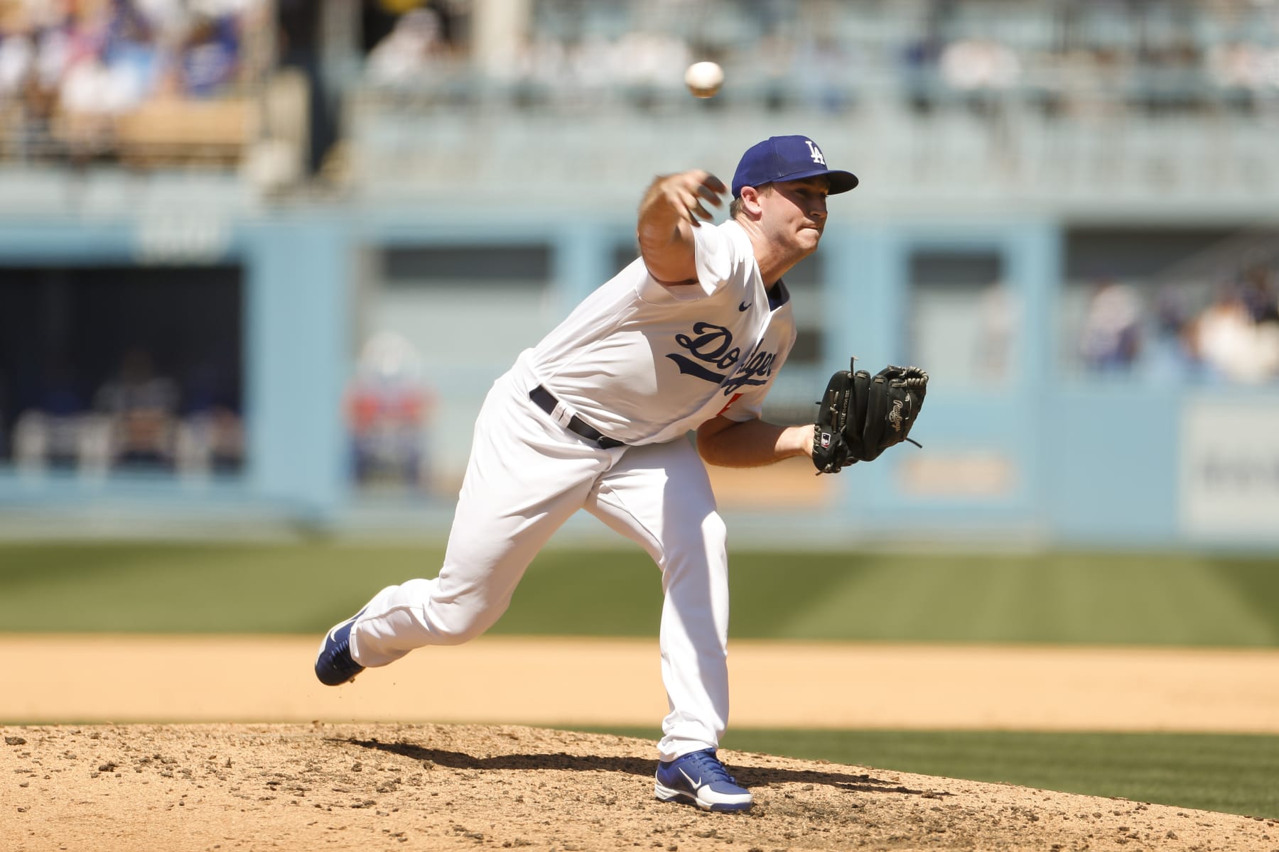 LOS ANGELES, CA - JUNE 05: Los Angeles Dodgers relief pitcher Evan Phillips (59) pitches the ball during a regular season game between the New York Mets and Los Angeles Dodgers on June 5, 2022, at Dodger Stadium in Los Angeles, CA. (Photo by Brandon Sloter/Icon Sportswire via Getty Images)