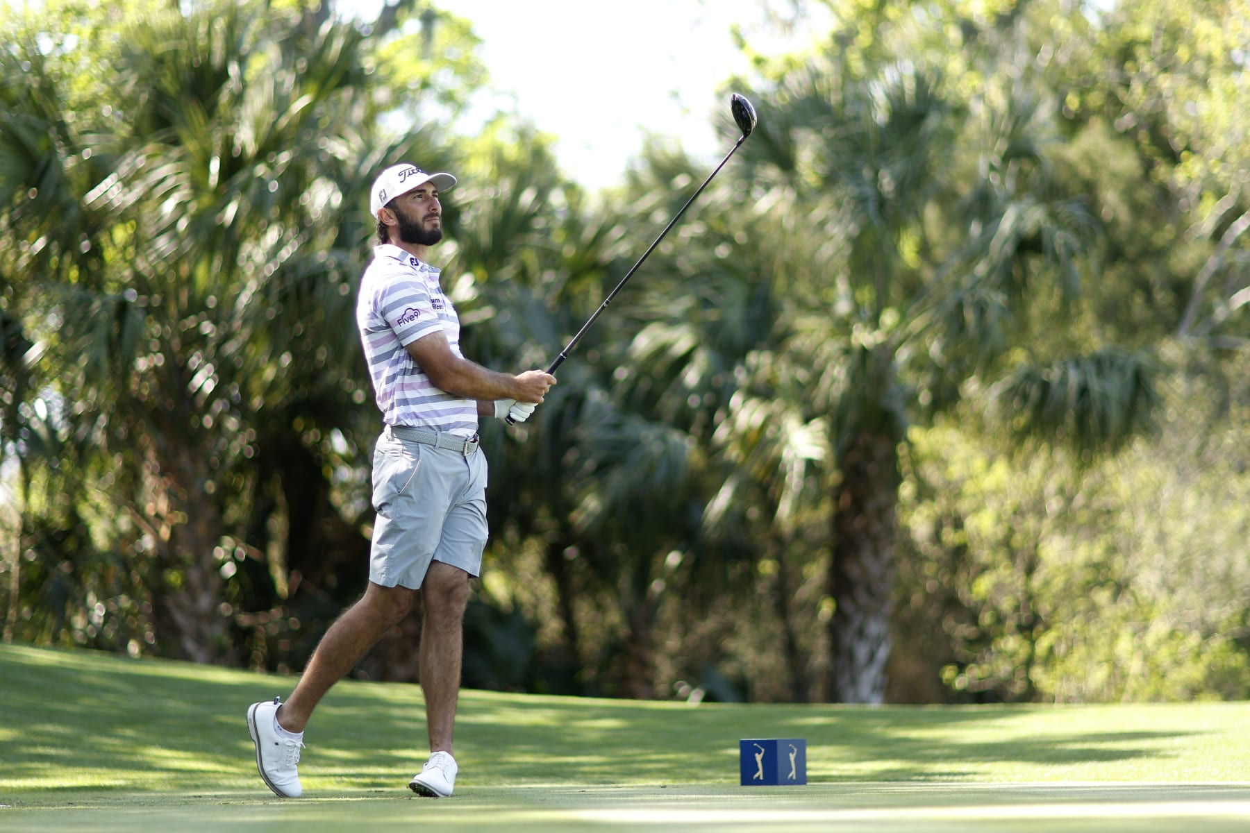 PONTE VEDRA BEACH, FLORIDA - MARCH 08: Max Homa of the United States watches his shot from the seventh tee during a practice round prior to THE PLAYERS Championship on THE PLAYERS Stadium Course at TPC Sawgrass on March 08, 2023 in Ponte Vedra Beach, Florida. (Photo by Mike Ehrmann/Getty Images)