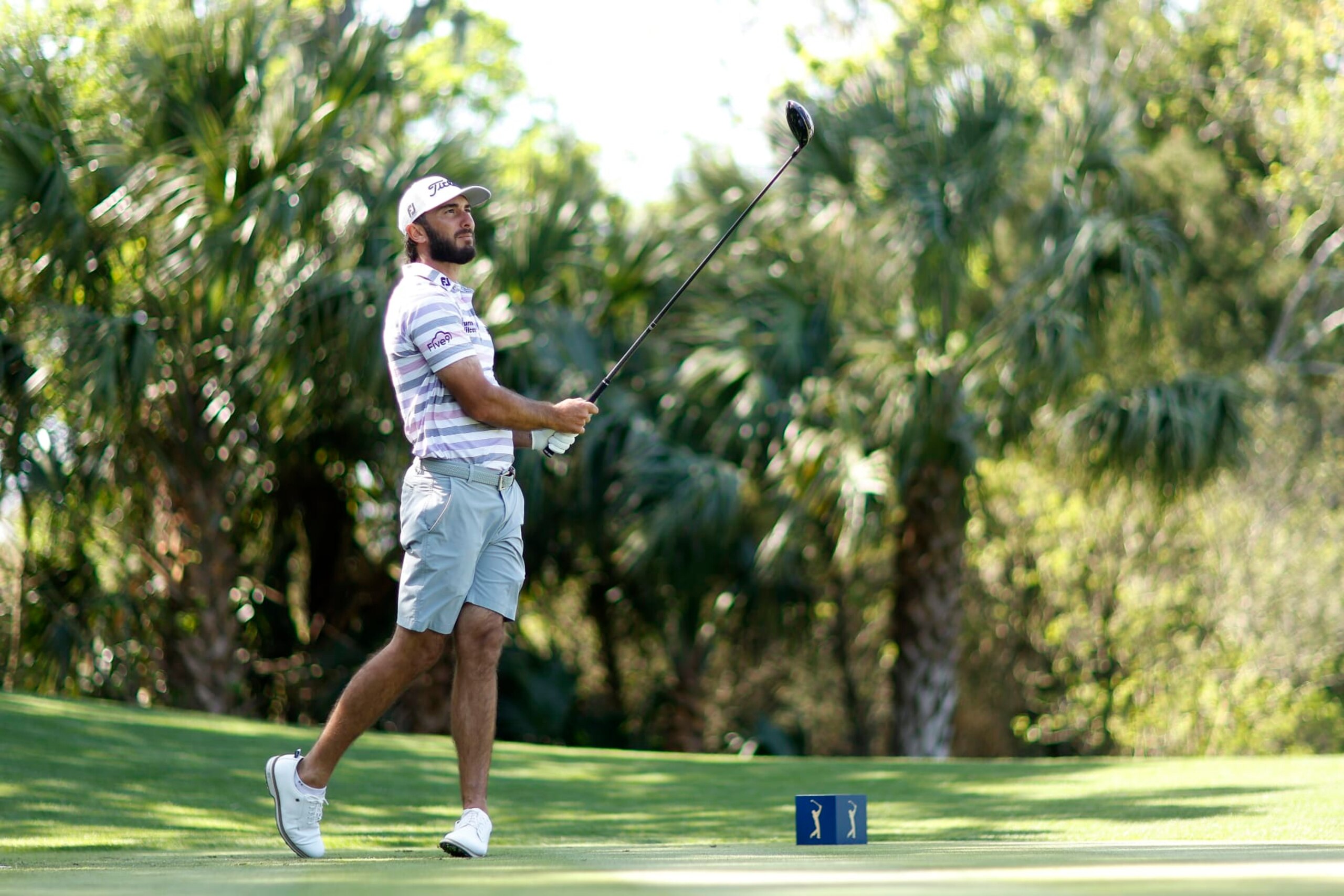 PONTE VEDRA BEACH, FLORIDA - MARCH 08: Max Homa of the United States watches his shot from the seventh tee during a practice round prior to THE PLAYERS Championship on THE PLAYERS Stadium Course at TPC Sawgrass on March 08, 2023 in Ponte Vedra Beach, Florida. (Photo by Mike Ehrmann/Getty Images)