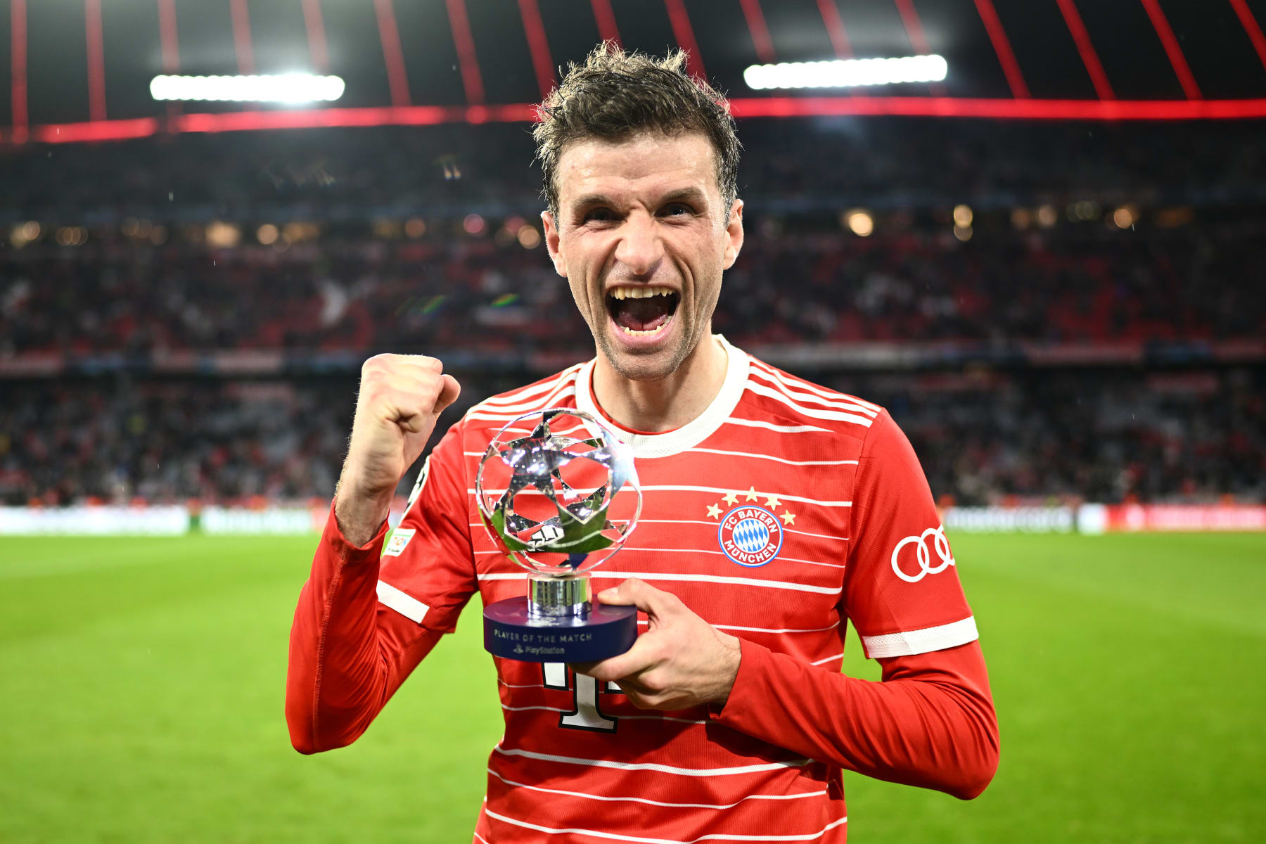 MUNICH, GERMANY - MARCH 08: Thomas Mueller of FC Bayern Munich celebrates with the PlayStation Player of the Match award after the team's victory in the UEFA Champions League round of 16 leg two match between FC Bayern München and Paris Saint-Germain at Allianz Arena on March 08, 2023 in Munich, Germany. (Photo by Alexander Scheuber - UEFA/UEFA via Getty Images)