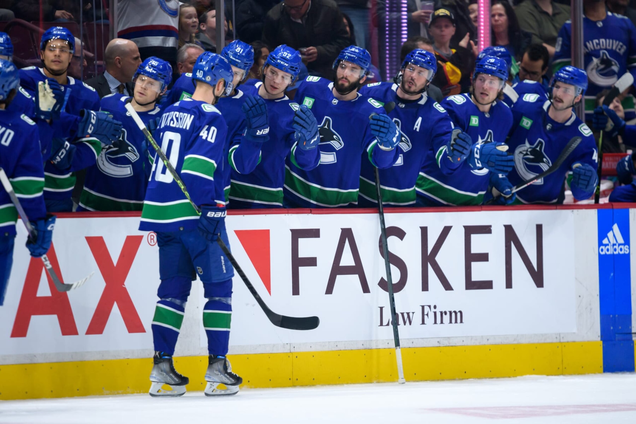 VANCOUVER, CANADA - MARCH 6: Elias Pettersson #40 of the Vancouver Canucks is congratulated at the players bench after scoring a goal during the first period of their NHL game against the Nashville Predators at Rogers Arena on March 6, 2023 in Vancouver, British Columbia, Canada. (Photo by Derek Cain/Getty Images)