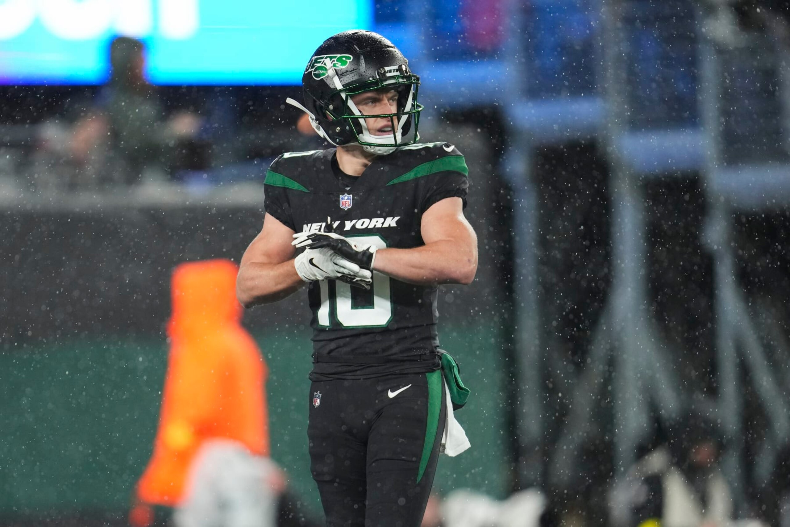 EAST RUTHERFORD, NJ - DECEMBER 22: Braxton Berrios #10 of the New York Jets gets set for the kick against the Jacksonville Jaguars at MetLife Stadium on December 22, 2022 in East Rutherford, New Jersey. (Photo by Cooper Neill/Getty Images)