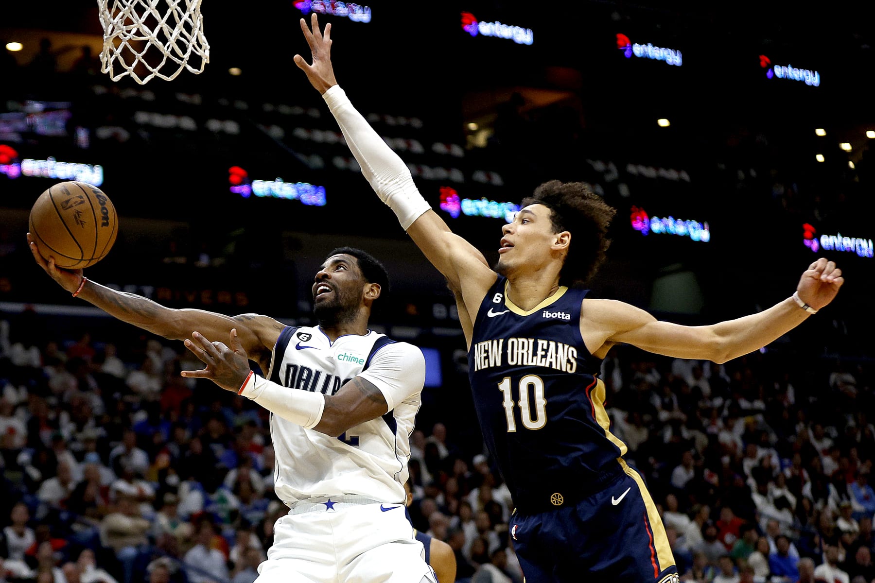 NEW ORLEANS, LOUISIANA - MARCH 08: Kyrie Irving #2 of the Dallas Mavericks shoots over Jaxson Hayes #10 of the New Orleans Pelicans during the fourth quarter of an NBA game at Smoothie King Center on March 08, 2023 in New Orleans, Louisiana. NOTE TO USER: User expressly acknowledges and agrees that, by downloading and or using this photograph, User is consenting to the terms and conditions of the Getty Images License Agreement. (Photo by Sean Gardner/Getty Images)
