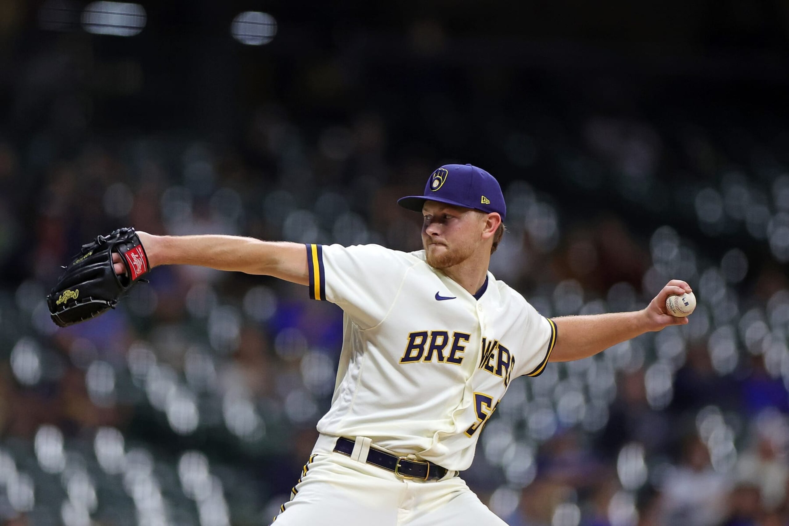 MILWAUKEE, WISCONSIN - OCTOBER 04: Eric Lauer #52 of the Milwaukee Brewers throws a pitch during the fifth inning against the Arizona Diamondbacks at American Family Field on October 04, 2022 in Milwaukee, Wisconsin. (Photo by Stacy Revere/Getty Images)