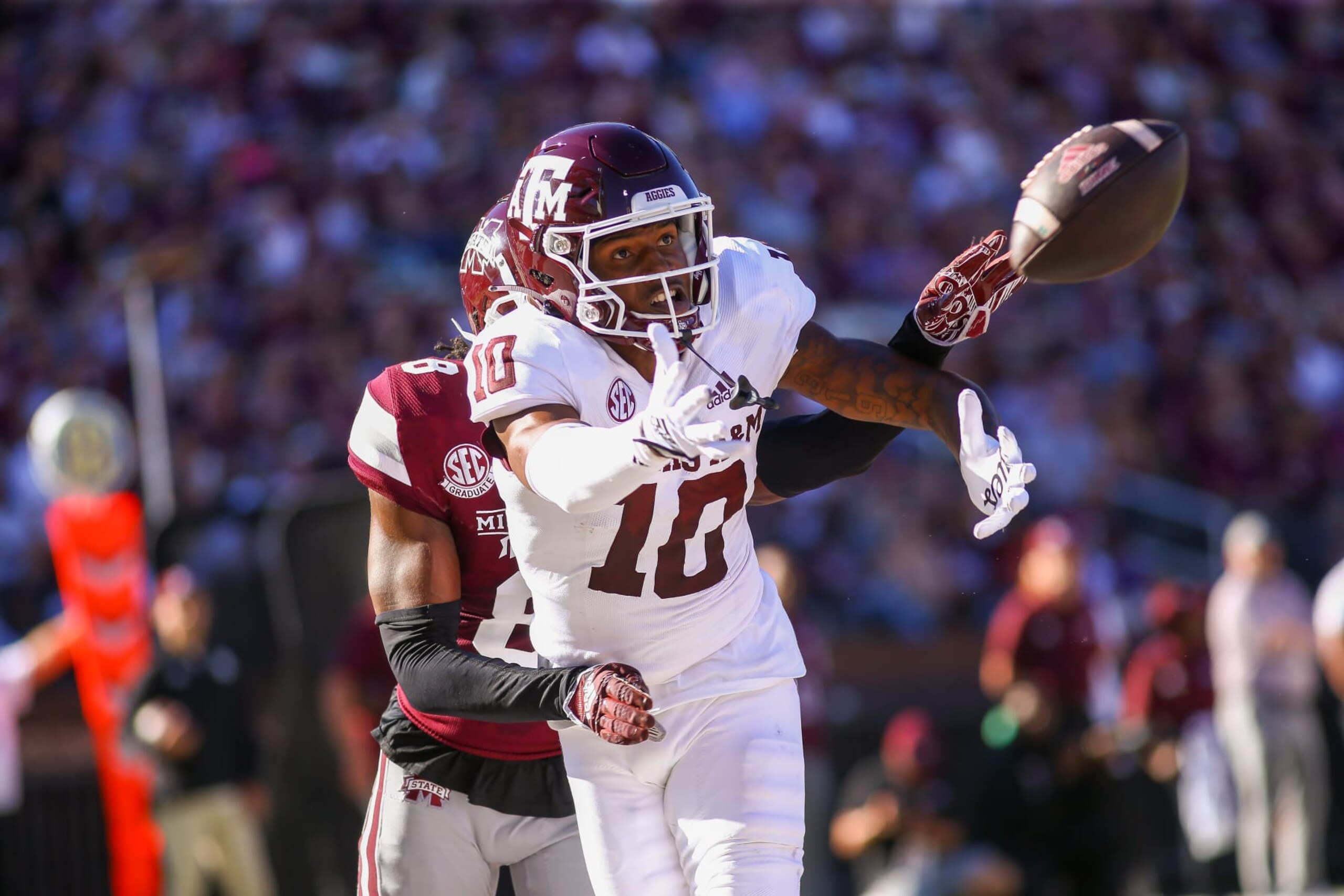 STARKVILLE, MS - OCTOBER 01: Texas A&M Aggies wide receiver Chris Marshall (10) tries to make a catch during the game between the Mississippi State Bulldogs and the Texas A&M Aggies on October 1, 2022 at Davis Wade Stadium in Starkville, MS. (Photo by Chris McDill/Icon Sportswire via Getty Images) STARKVILLE, MS - OCTOBER 01: Texas A&M Aggies wide receiver Chris Marshall (10) tries to make a catch during the game between the Mississippi State Bulldogs and the Texas A&M Aggies on October 1, 2022 at Davis Wade Stadium in Starkville, MS. (Photo by Chris McDill/Icon Sportswire via Getty Images)