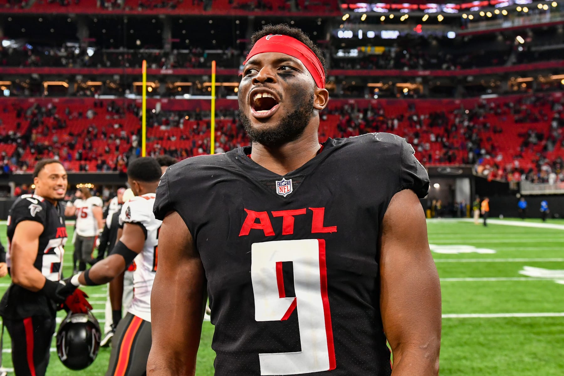 ATLANTA, GA  JANUARY 08:  Atlanta linebacker Lorenzo Carter (9) reacts following the conclusion of the NFL game between the Tampa Bay Buccaneers and the Atlanta Falcons on January 8th, 2023 at Mercedes-Benz Stadium in Atlanta, GA.  (Photo by Rich von Biberstein/Icon Sportswire via Getty Images)