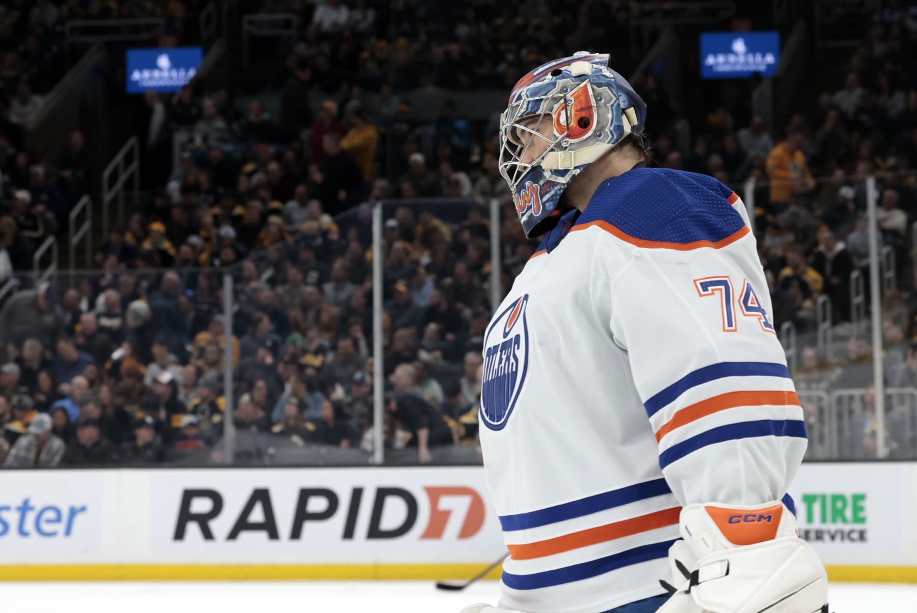 BOSTON, MA - MARCH 09: Edmonton Oilers goalie Stuart Skinner (74) during a game between the Boston Bruins and the Edmonton Oilers on March 9, 2023, at TD garden in Boston, Massachusetts. (Photo by Fred Kfoury III/Icon Sportswire via Getty Images)