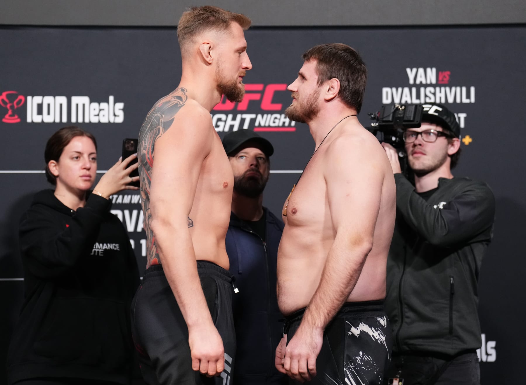 Alexander Volkov (left) meets Alexandr Romanov (right)