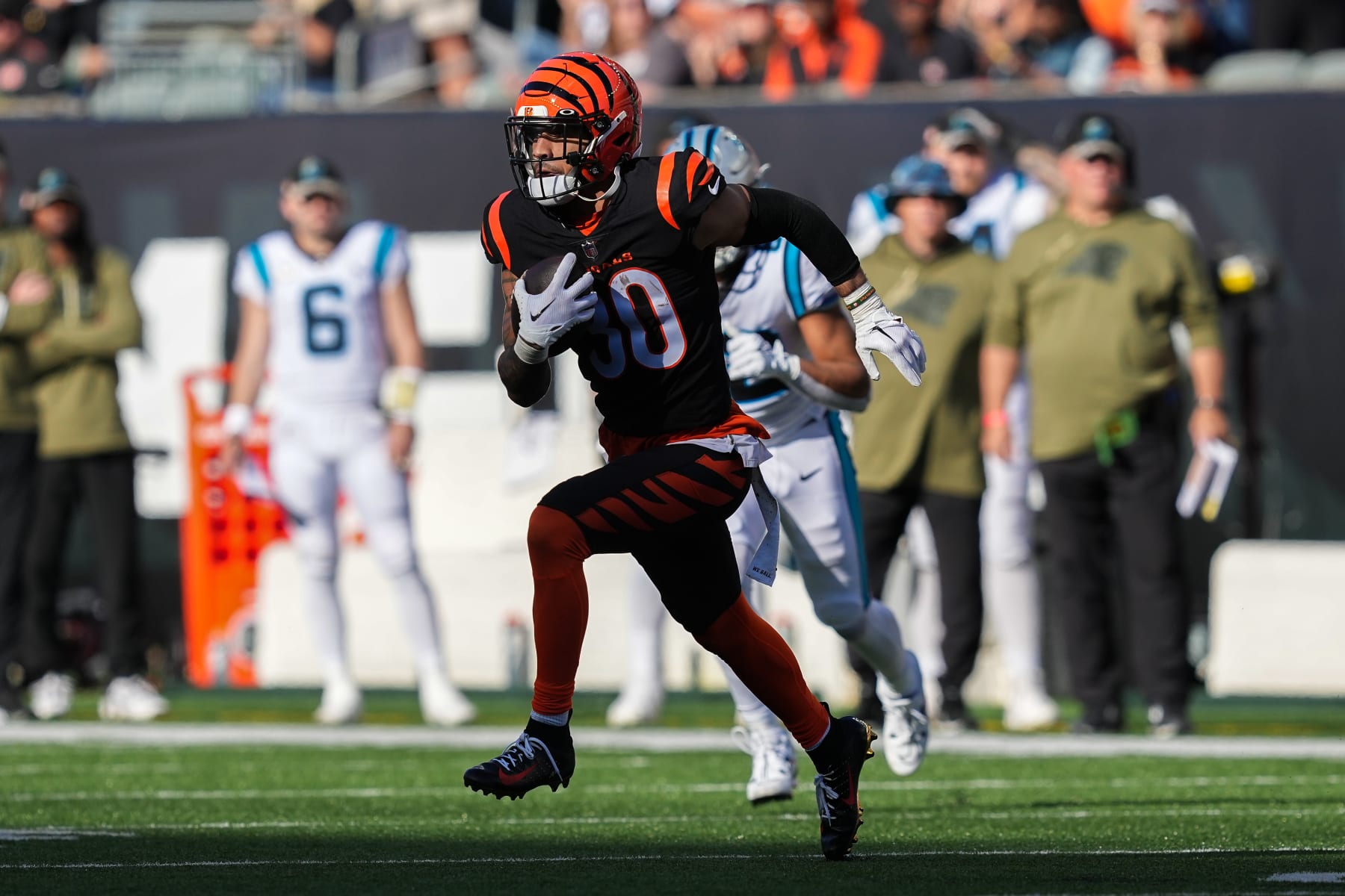 CINCINNATI, OHIO - NOVEMBER 06: Jessie Bates III #30 of the Cincinnati Bengals runs with the ball after making an interception in the second quarter against the Carolina Panthers at Paycor Stadium on November 06, 2022 in Cincinnati, Ohio. (Photo by Dylan Buell/Getty Images)