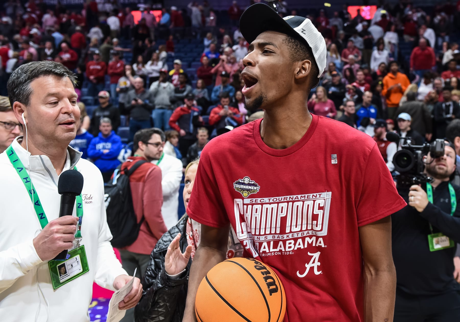 NASHVILLE, TN - MARCH 12: Alabama Crimson Tide forward Brandon Miller (24) celebrates winning the SEC Mens Basketball Tournament championship game between the Alabama Crimson Tide and the Texas A&M Aggies on March 12, 2023 at Bridgestone Arena in Nashville, TN. (Photo by Bryan Lynn/Icon Sportswire via Getty Images)