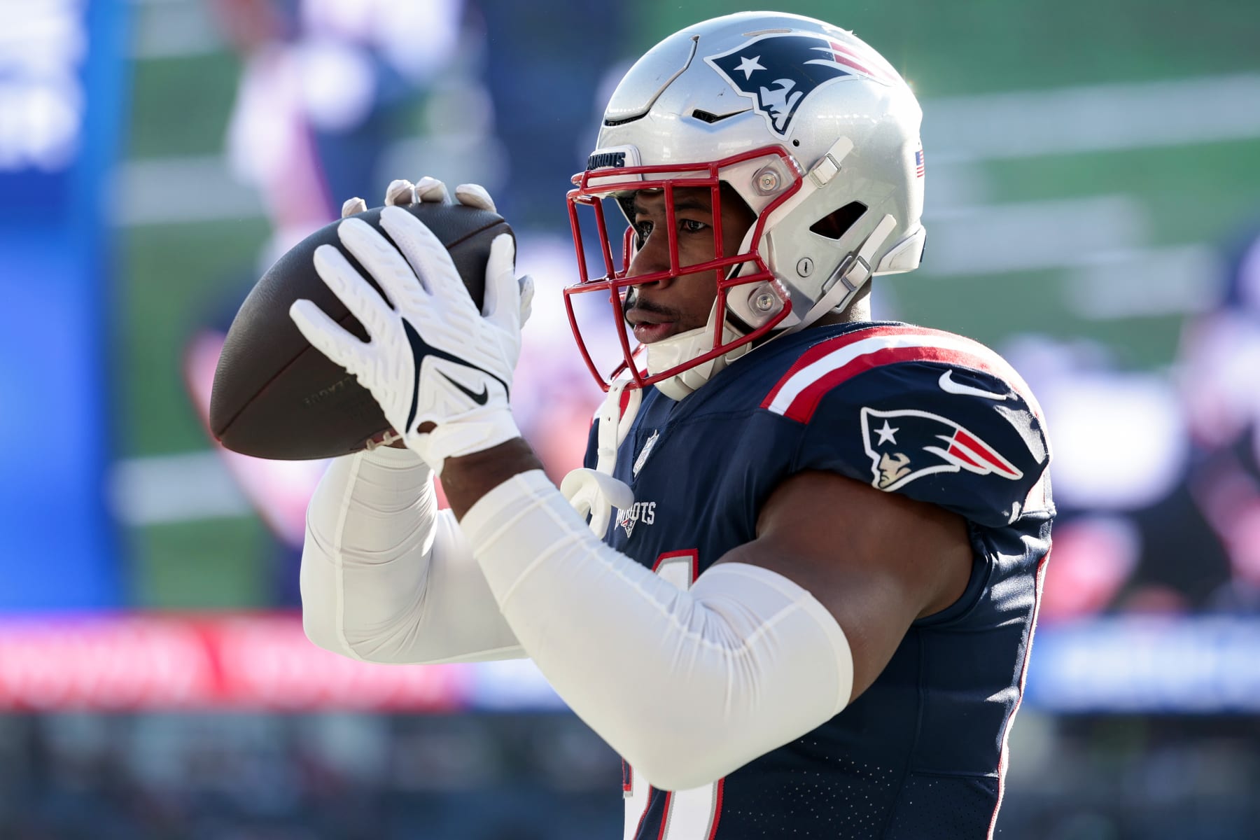 FOXBOROUGH, MASSACHUSETTS - DECEMBER 24: Jonnu Smith #81 of the New England Patriots warms up against the Cincinnati Bengals at Gillette Stadium on December 24, 2022 in Foxborough, Massachusetts. (Photo by Nick Grace/Getty Images)