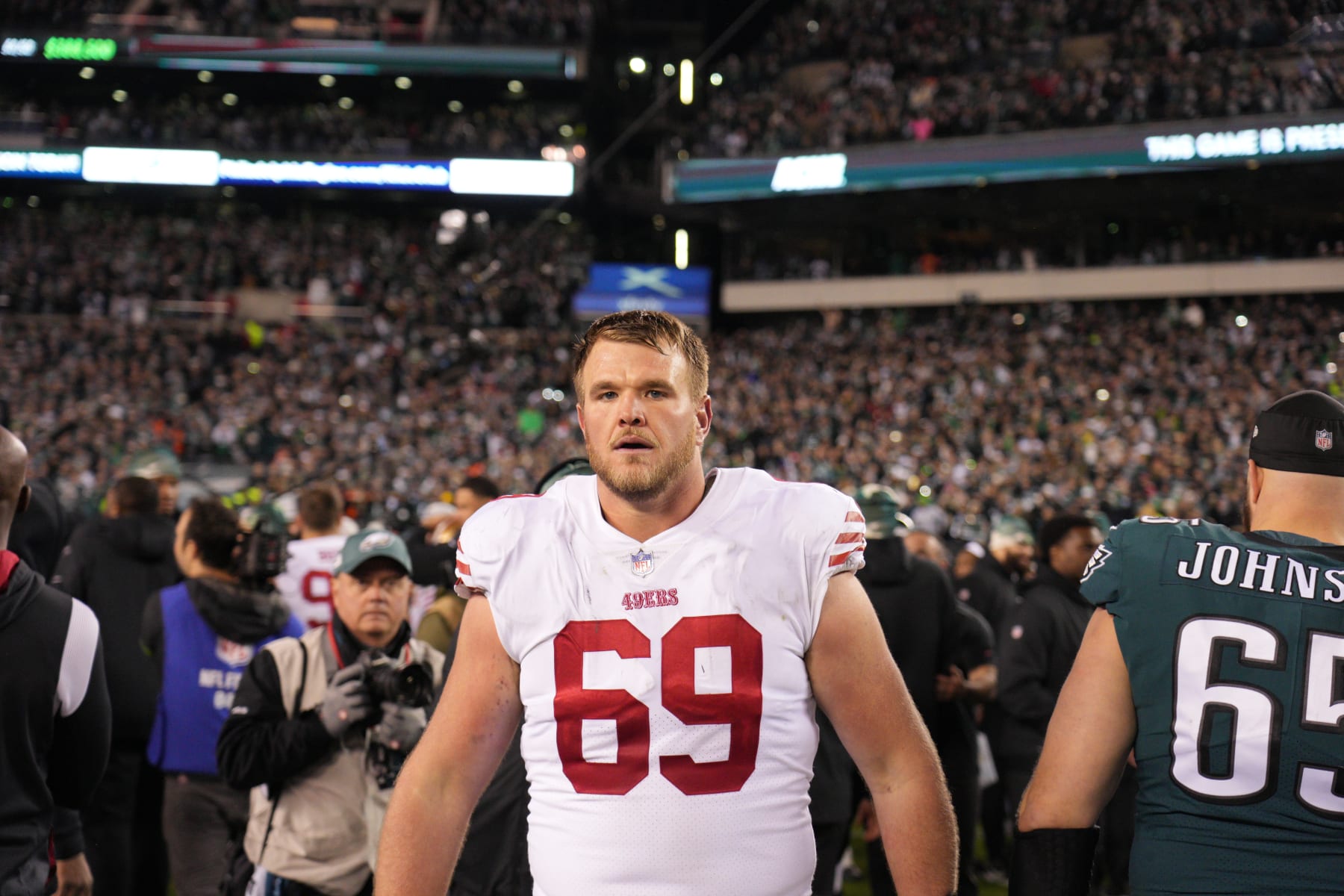 PHILADELPHIA, PA - JANUARY 29: San Francisco 49ers offensive tackle Mike McGlinchey (69) looks on during the Championship game between the San Fransisco 49ers and the Philadelphia Eagles on January 29, 2023. (Photo by Andy Lewis/Icon Sportswire via Getty Images)