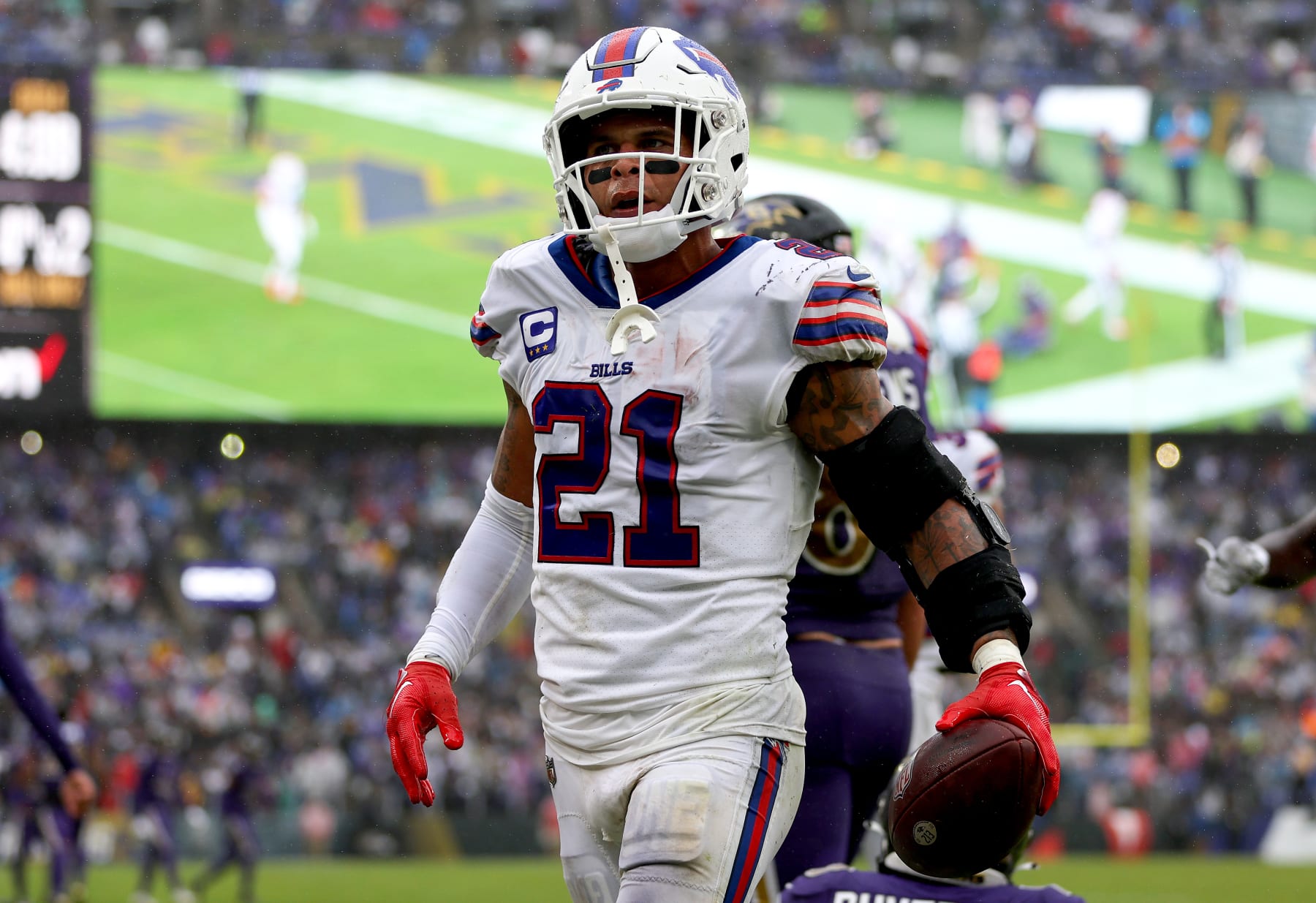 BALTIMORE, MARYLAND - OCTOBER 02: Jordan Poyer #21 of the Buffalo Bills celebrates after making an interception in the fourth quarter against the Baltimore Ravens at M&T Bank Stadium on October 02, 2022 in Baltimore, Maryland. (Photo by Patrick Smith/Getty Images)
