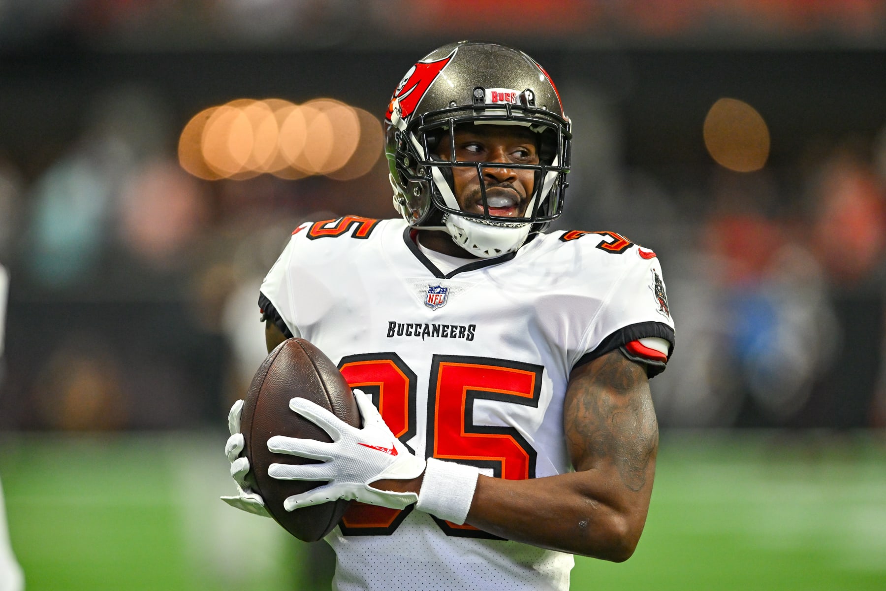 ATLANTA, GA  JANUARY 08:  Tampa Bay cornerback Jamel Dean (35) warms up prior to the start of the NFL game between the Tampa Bay Buccaneers and the Atlanta Falcons on January 8th, 2023 at Mercedes-Benz Stadium in Atlanta, GA.  (Photo by Rich von Biberstein/Icon Sportswire via Getty Images)