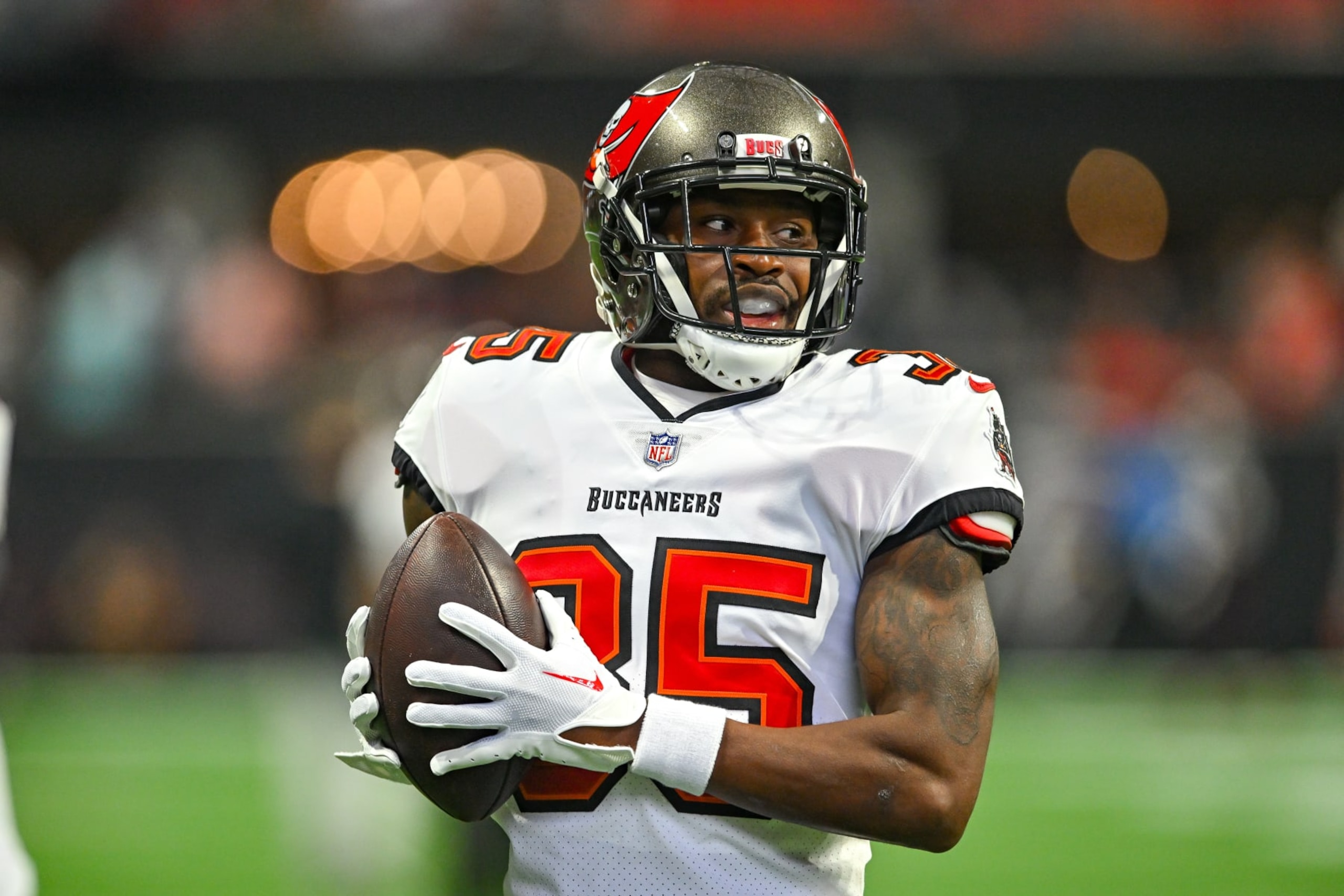 ATLANTA, GA  JANUARY 08:  Tampa Bay cornerback Jamel Dean (35) warms up prior to the start of the NFL game between the Tampa Bay Buccaneers and the Atlanta Falcons on January 8th, 2023 at Mercedes-Benz Stadium in Atlanta, GA.  (Photo by Rich von Biberstein/Icon Sportswire via Getty Images)