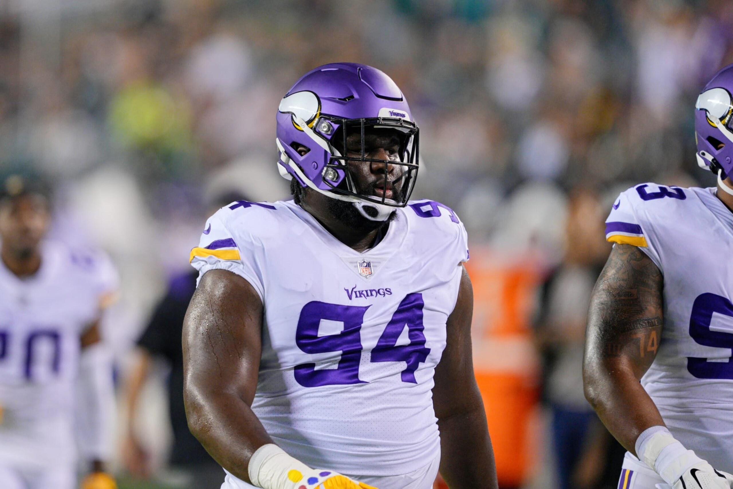 PHILADELPHIA, PA - SEPTEMBER 19: Minnesota Vikings defensive tackle Dalvin Tomlinson (94) looks on during  game between the Minnesota Vikings and the Philadelphia Eagles on September 19, 2022 at Lincoln Financial Field in Philadelphia PA. (Photo by Andy Lewis/Icon Sportswire via Getty Images)