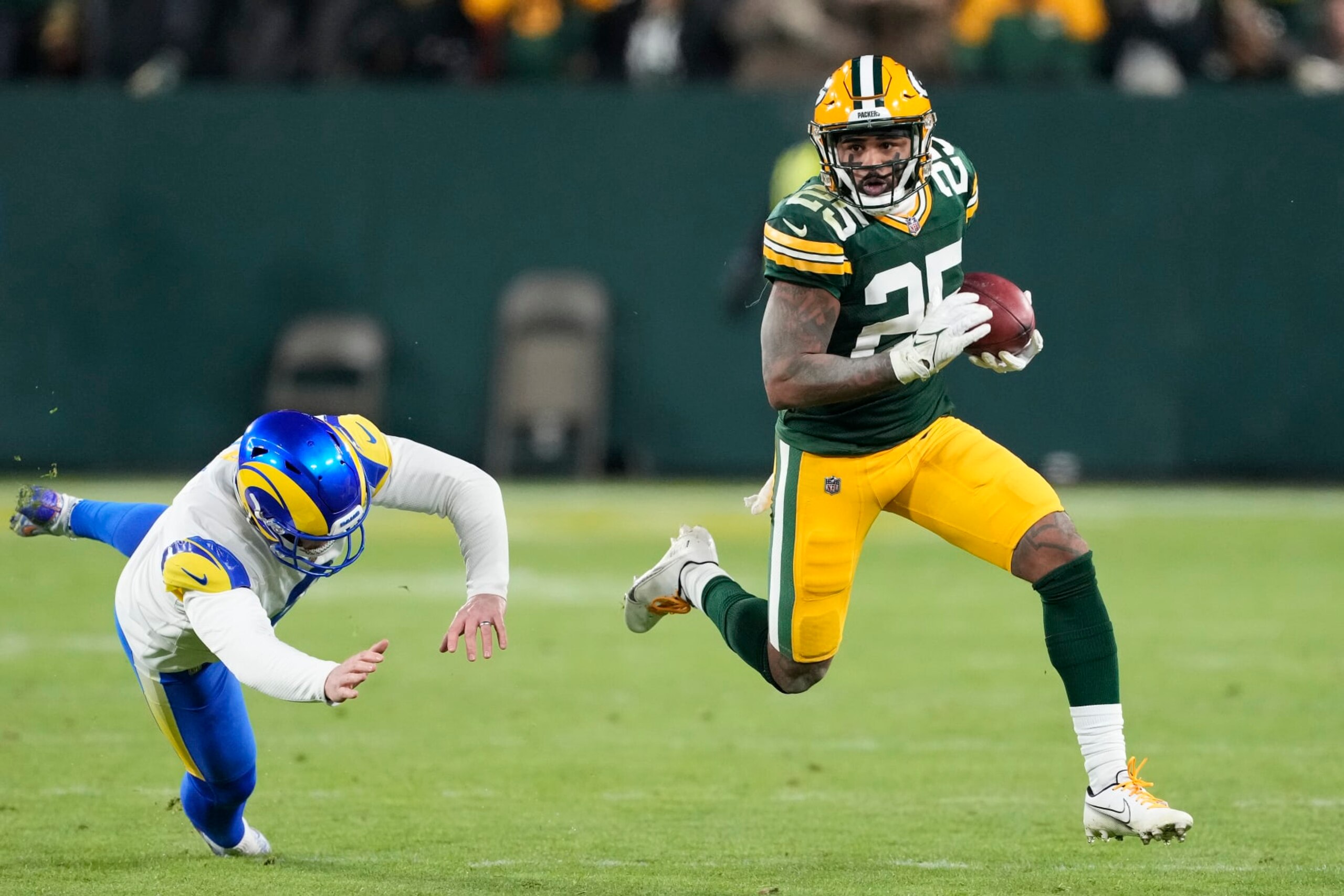 GREEN BAY, WISCONSIN - DECEMBER 19: Keisean Nixon #25 of the Green Bay Packers runs with the ball in the first half against the Los Angeles Rams at Lambeau Field on December 19, 2022 in Green Bay, Wisconsin. (Photo by Patrick McDermott/Getty Images) GREEN BAY, WISCONSIN - DECEMBER 19: Keisean Nixon #25 of the Green Bay Packers runs with the ball in the first half against the Los Angeles Rams at Lambeau Field on December 19, 2022 in Green Bay, Wisconsin. (Photo by Patrick McDermott/Getty Images)