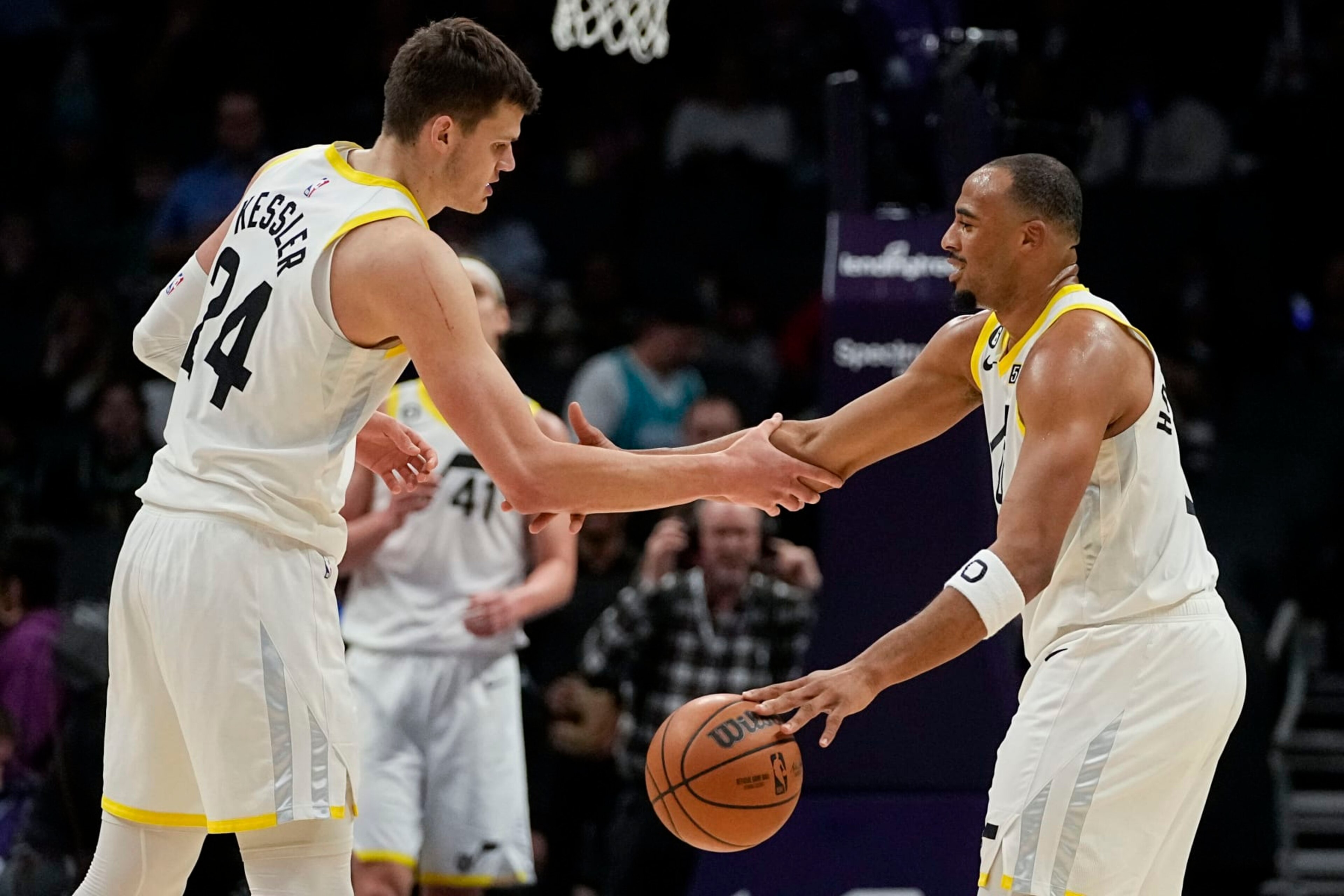 Walker Kessler and Talen Horton-Tucker