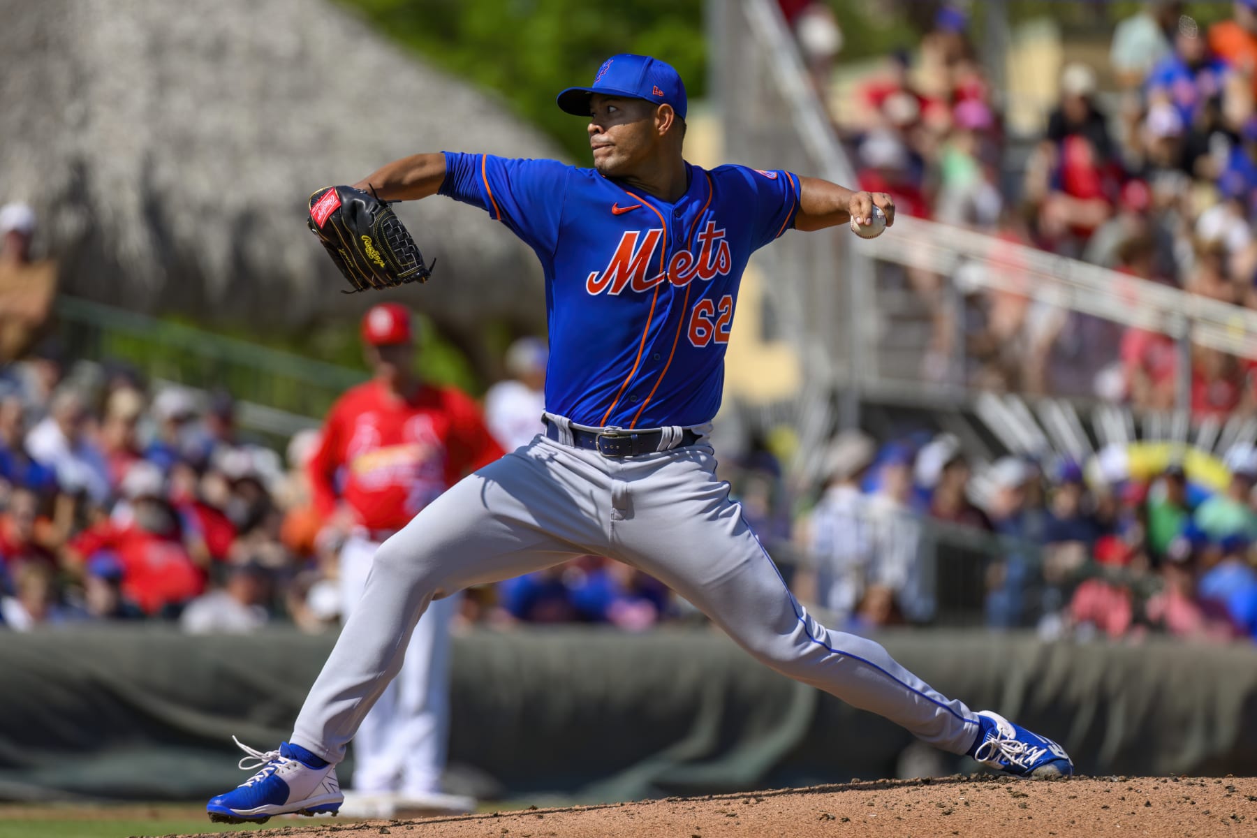 JUPITER, FL - MARCH 05: New York Mets pitcher José Quintana throws the ball from the mound during an MLB spring training game between the New York Mets and the St. Louis Cardinals at Roger Dean Chevrolet Stadium on March 5, 2023 in Jupiter, Florida.(Photo by Doug Murray/Icon Sportswire via Getty Images)