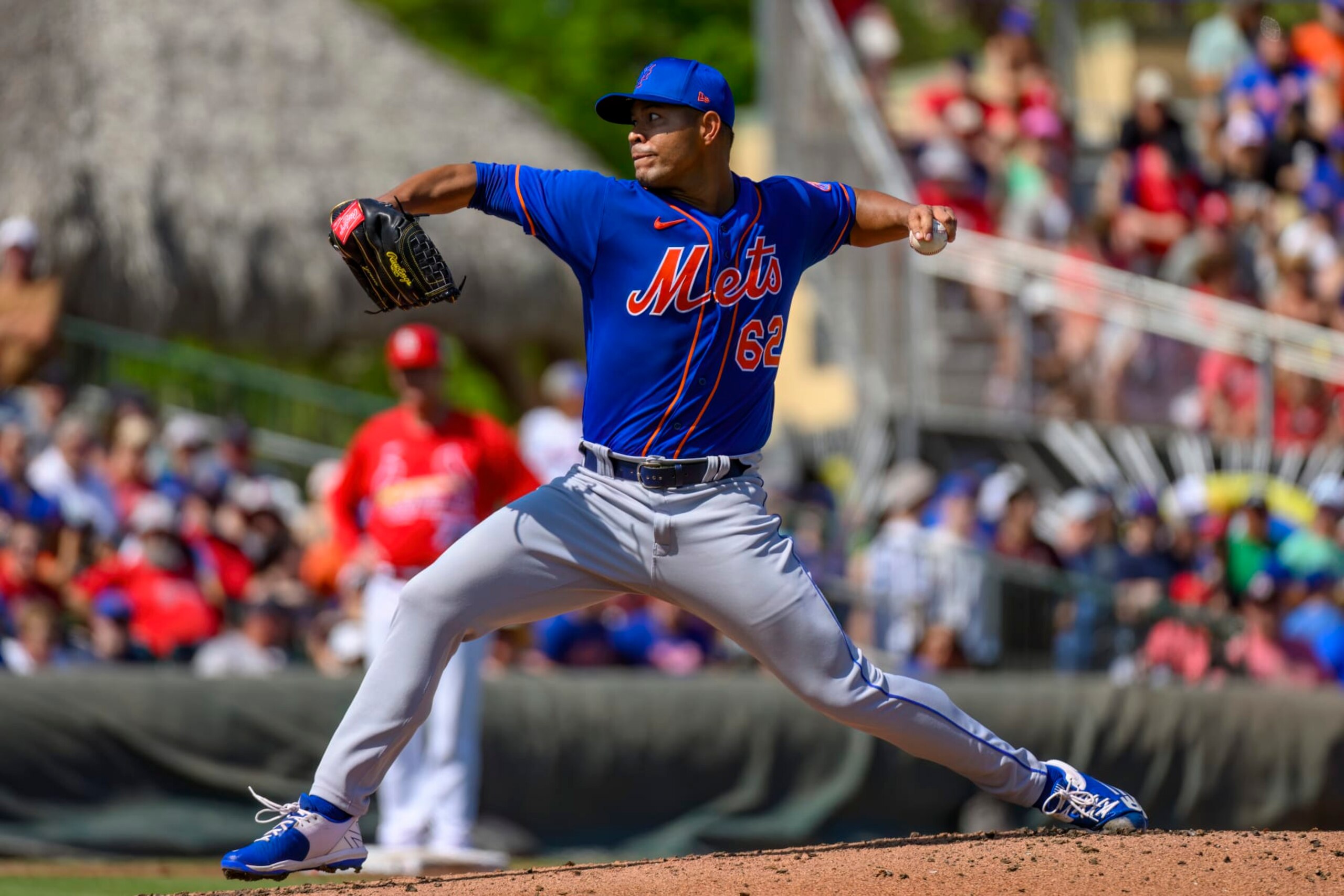 JUPITER, FL - MARCH 05: New York Mets pitcher José Quintana throws the ball from the mound during an MLB spring training game between the New York Mets and the St. Louis Cardinals at Roger Dean Chevrolet Stadium on March 5, 2023 in Jupiter, Florida.(Photo by Doug Murray/Icon Sportswire via Getty Images)