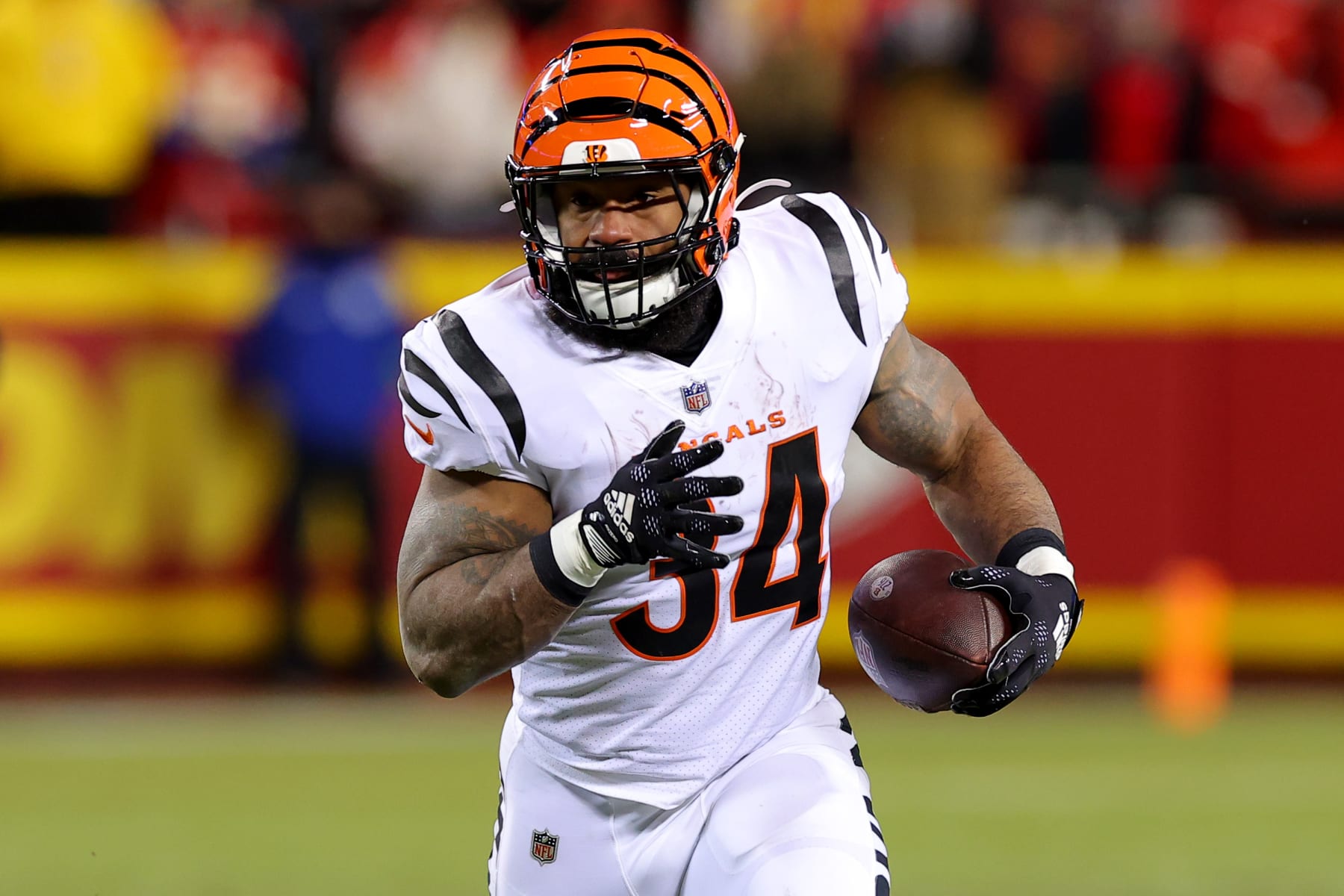 KANSAS CITY, MISSOURI - JANUARY 29: Samaje Perine #34 of the Cincinnati Bengals carries the ball against the Kansas City Chiefs during the second quarter in the AFC Championship Game at GEHA Field at Arrowhead Stadium on January 29, 2023 in Kansas City, Missouri. (Photo by Kevin C. Cox/Getty Images)