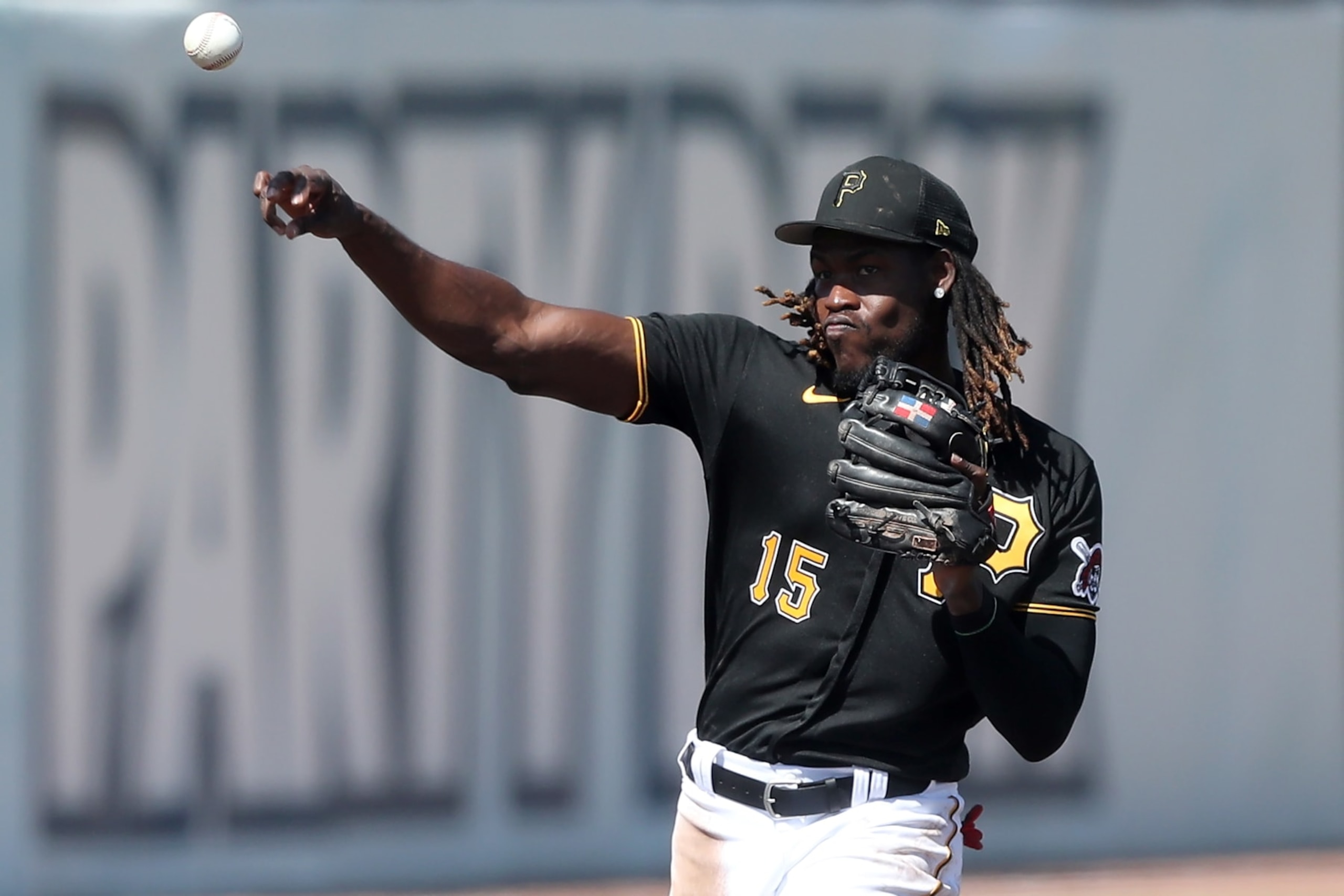 BRADENTON, FL - FEBRUARY 27: Pittsburgh Pirates Shortstop Oneil Cruz (15) throws the ball over to first base during the spring training game between the Philadelphia Phillies and the Pittsburgh Pirates on February 27, 2023, at LECOM Park in Bradenton, FL. (Photo by Cliff Welch/Icon Sportswire via Getty Images)