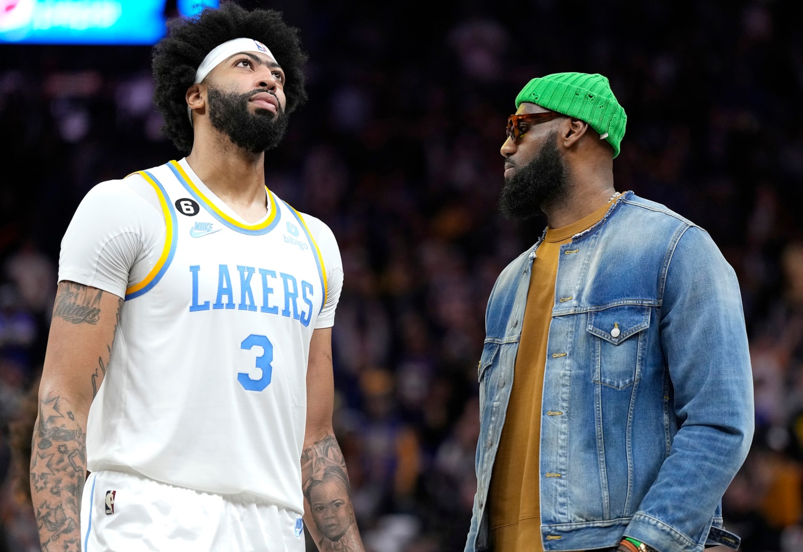 SAN FRANCISCO, CALIFORNIA - FEBRUARY 11: Anthony Davis #3 of the Los Angeles Lakers talks with injured LeBron James #6 during a time out against the Golden State Warriors in the fourth quarter of an NBA basketball game at Chase Center on February 11, 2023 in San Francisco, California. NOTE TO USER: User expressly acknowledges and agrees that, by downloading and or using this photograph, User is consenting to the terms and conditions of the Getty Images License Agreement. (Photo by Thearon W. Henderson/Getty Images)
