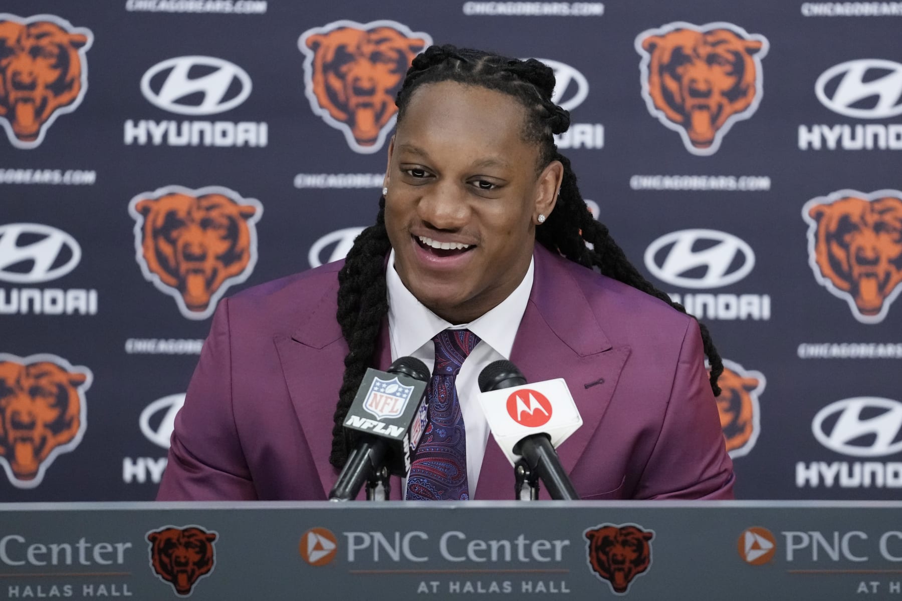 Chicago Bears new linebacker Tremaine Edmunds speaks during an NFL football news conference at Halas Hall in Lake Forest, Ill., Thursday, March 16, 2023. (AP Photo/Nam Y. Huh)