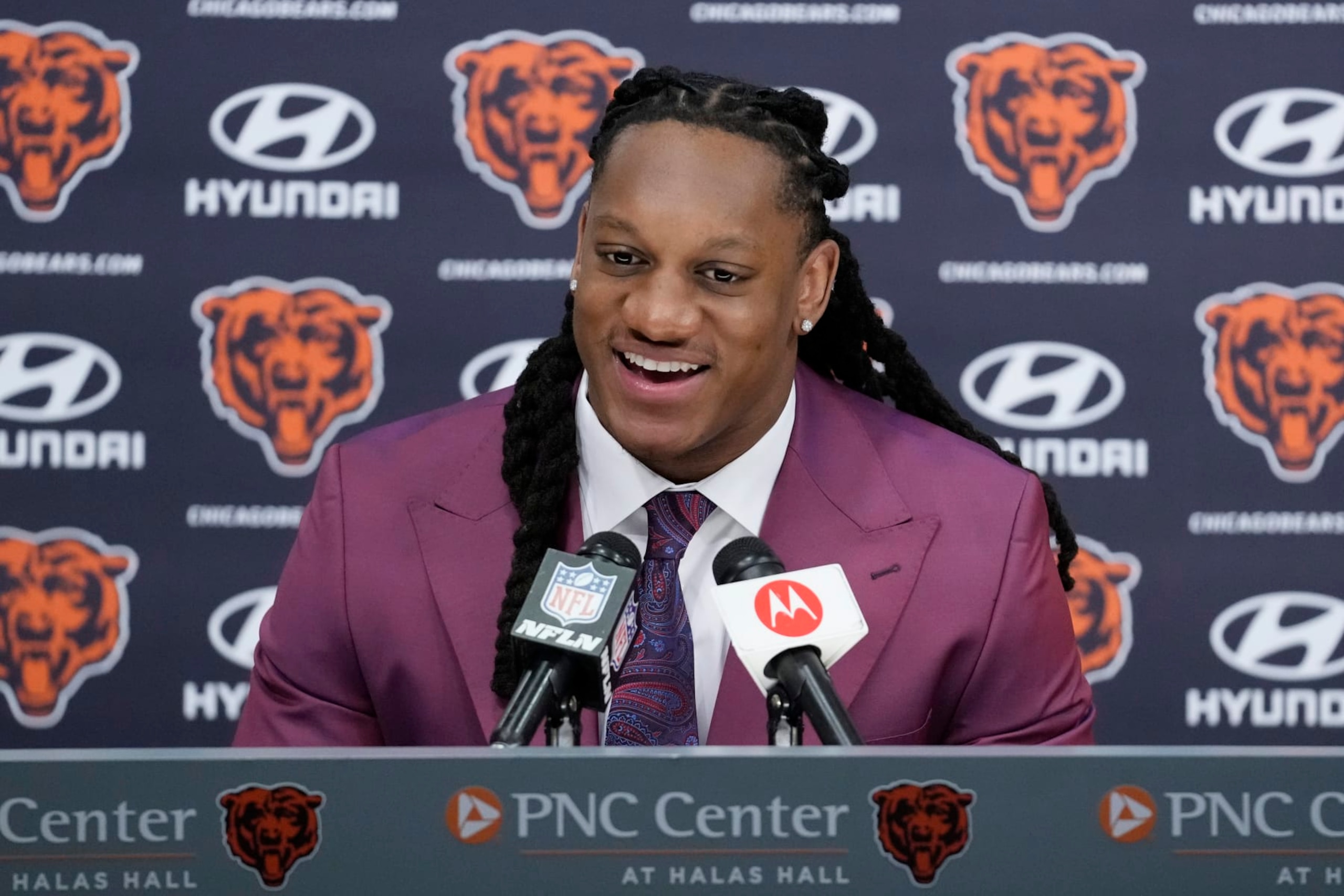 Chicago Bears new linebacker Tremaine Edmunds speaks during an NFL football news conference at Halas Hall in Lake Forest, Ill., Thursday, March 16, 2023. (AP Photo/Nam Y. Huh)