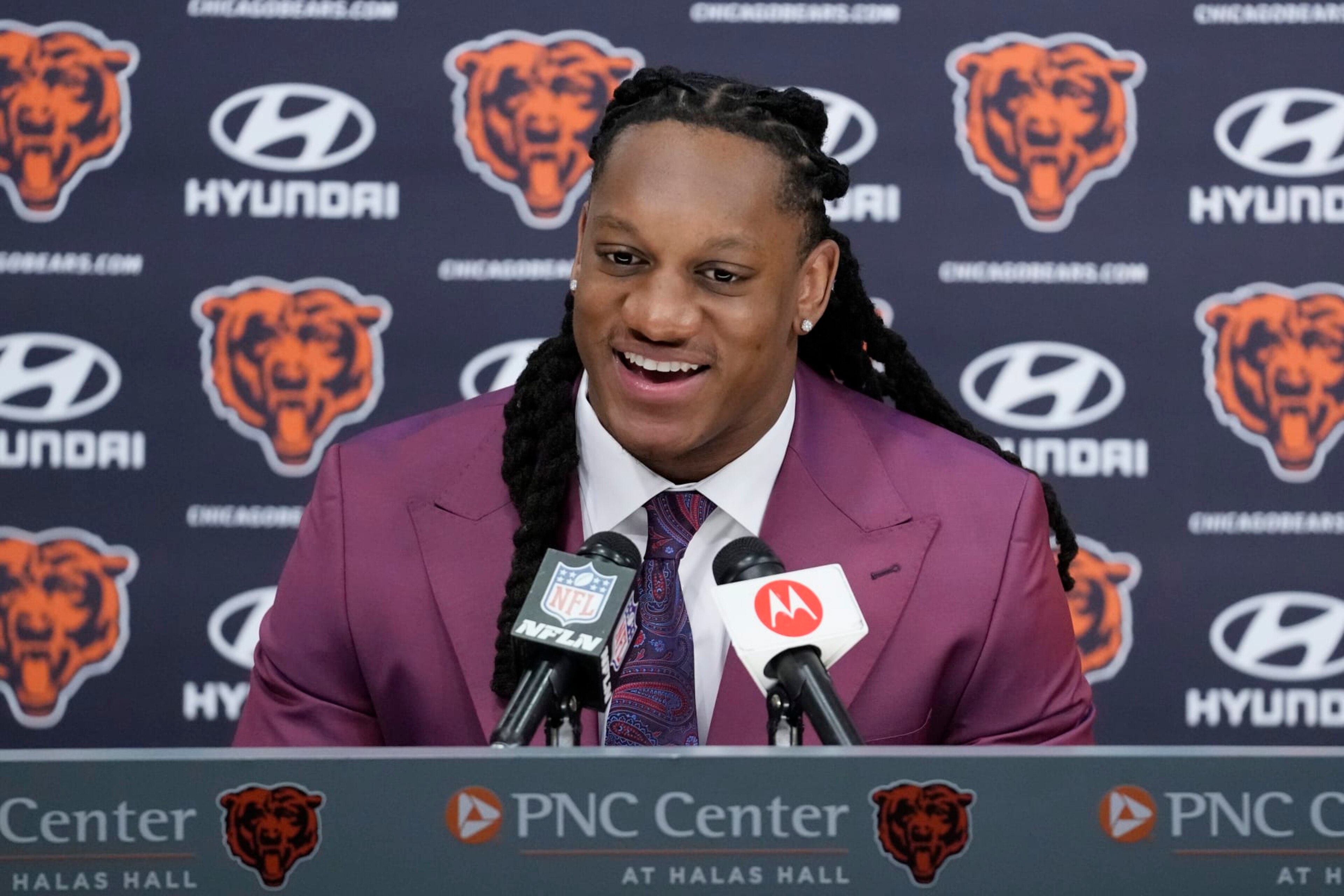Chicago Bears new linebacker Tremaine Edmunds speaks during an NFL football news conference at Halas Hall in Lake Forest, Ill., Thursday, March 16, 2023. (AP Photo/Nam Y. Huh)