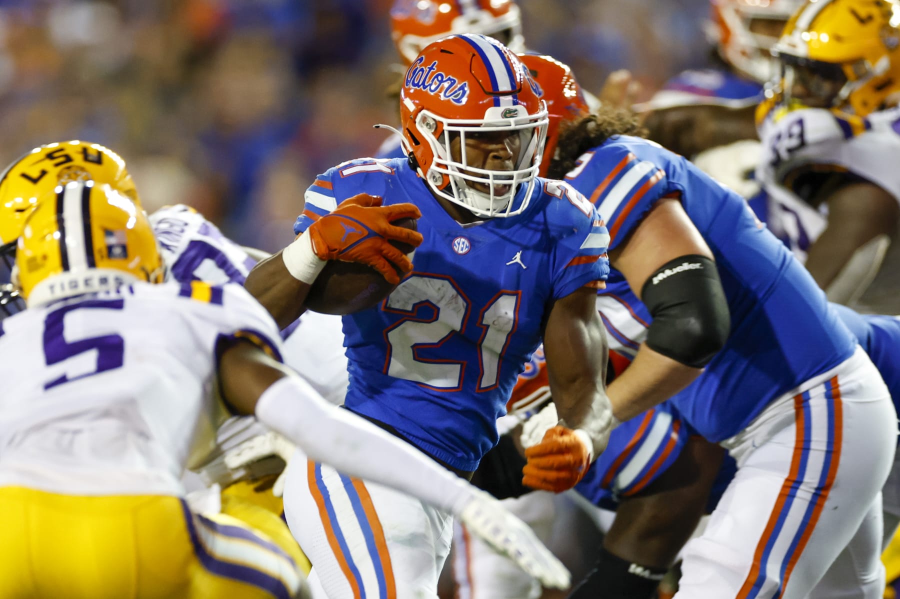 GAINESVILLE, FL - OCTOBER 15: Florida Gators running back Lorenzo Lingard (21) runs with the ball during the game between the LSU Tigers and the Florida Gators on October 15, 2022 at Ben Hill Griffin Stadium at Florida Field in Gainesville, Fl. (Photo by David Rosenblum/Icon Sportswire via Getty Images)
