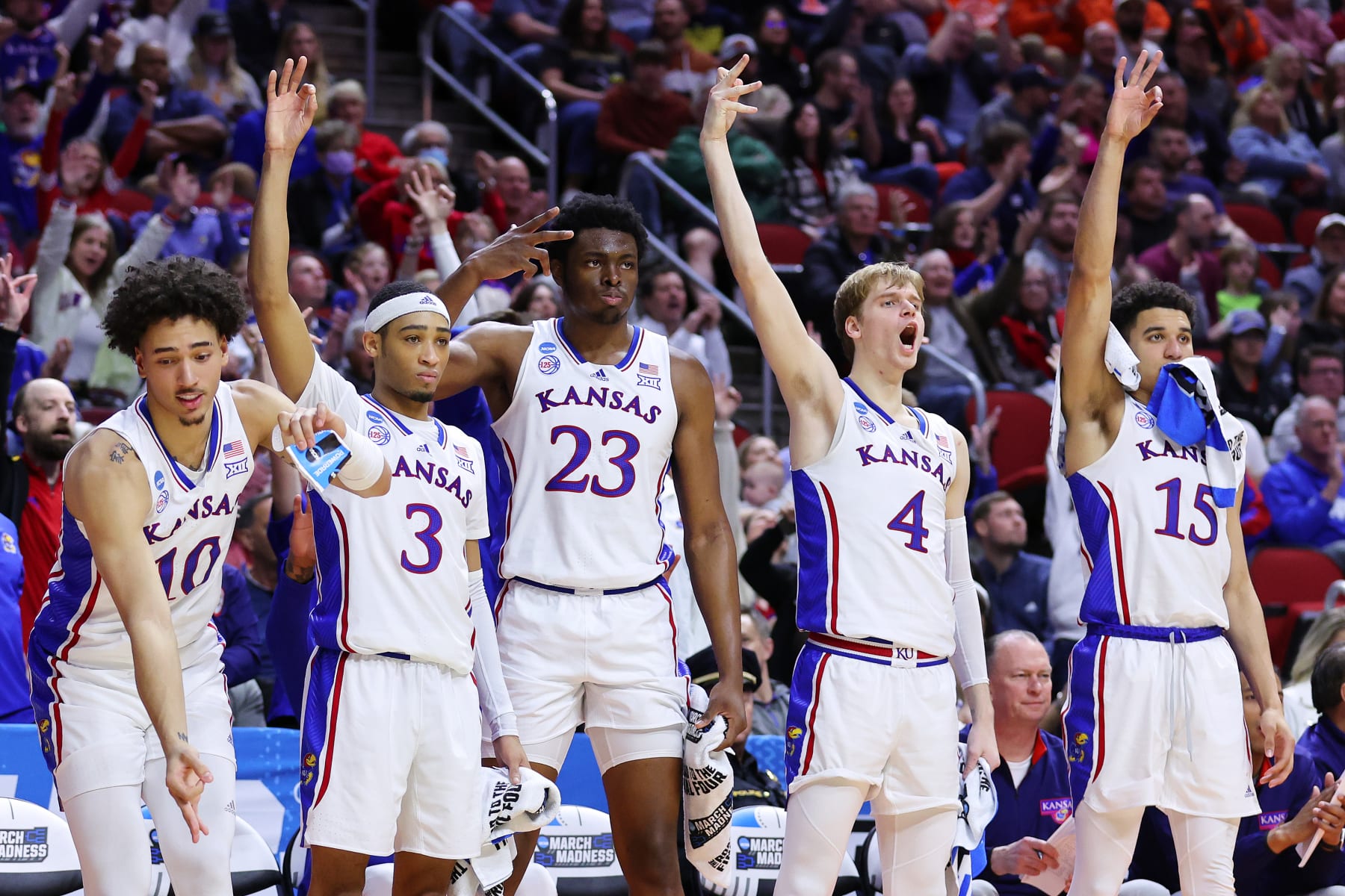 DES MOINES, IOWA - MARCH 16: Players of Kansas Jayhawks celebrate against the Howard Bison during the second half in the first round of the NCAA Men's Basketball Tournament at Wells Fargo Arena on March 16, 2023 in Des Moines, Iowa. (Photo by Michael Reaves/Getty Images)
