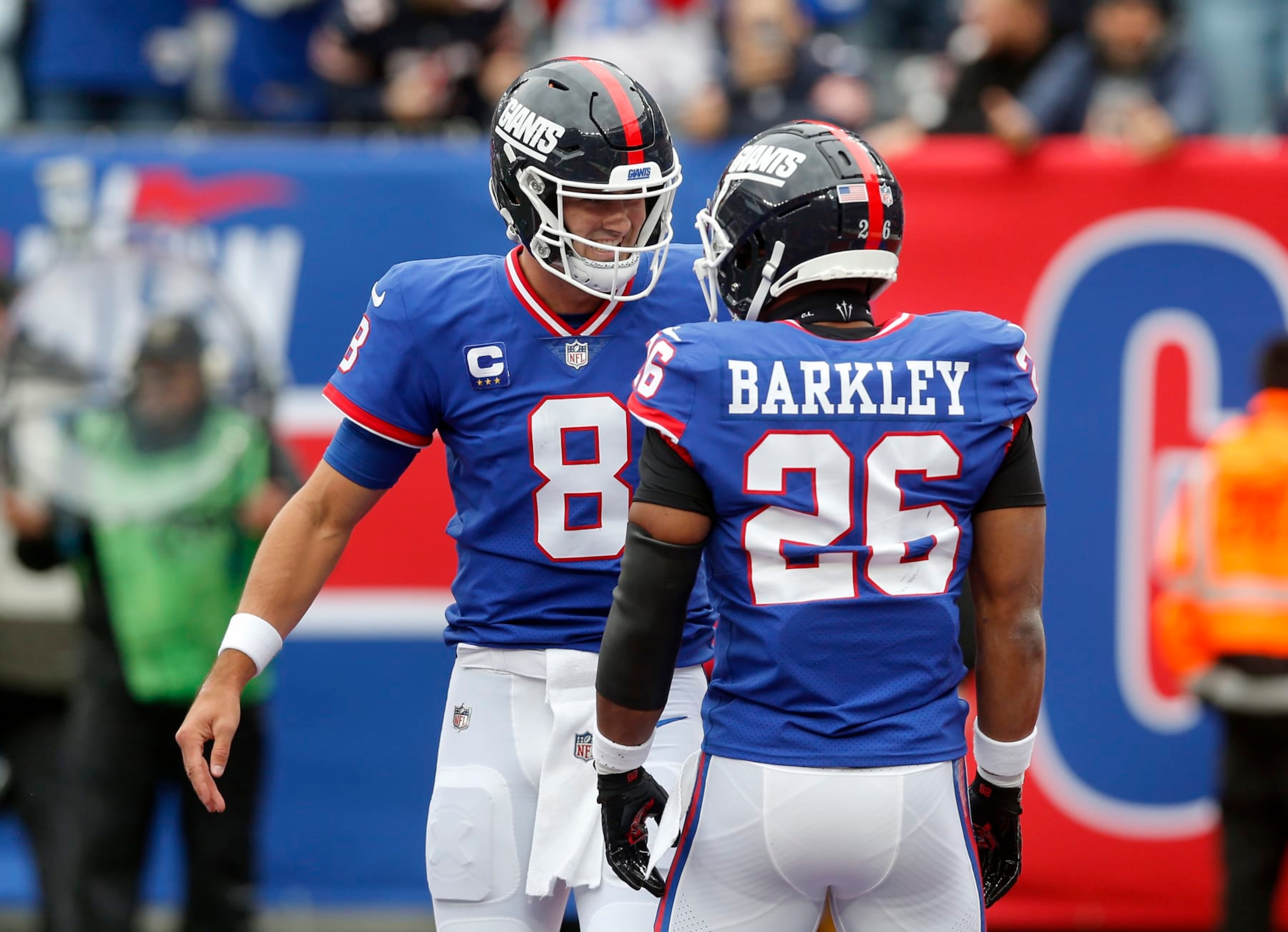 EAST RUTHERFORD, NEW JERSEY - OCTOBER 02: (NEW YORK DAILIES OUT) Daniel Jones #8 and Saquon Barkley #26 of the New York Giants in action against the Chicago Bears at MetLife Stadium on October 02, 2022 in East Rutherford, New Jersey. The Giants defeated the Bears 20-12. (Photo by Jim McIsaac/Getty Images) EAST RUTHERFORD, NEW JERSEY - OCTOBER 02: (NEW YORK DAILIES OUT) Daniel Jones #8 and Saquon Barkley #26 of the New York Giants in action against the Chicago Bears at MetLife Stadium on October 02, 2022 in East Rutherford, New Jersey. The Giants defeated the Bears 20-12. (Photo by Jim McIsaac/Getty Images)