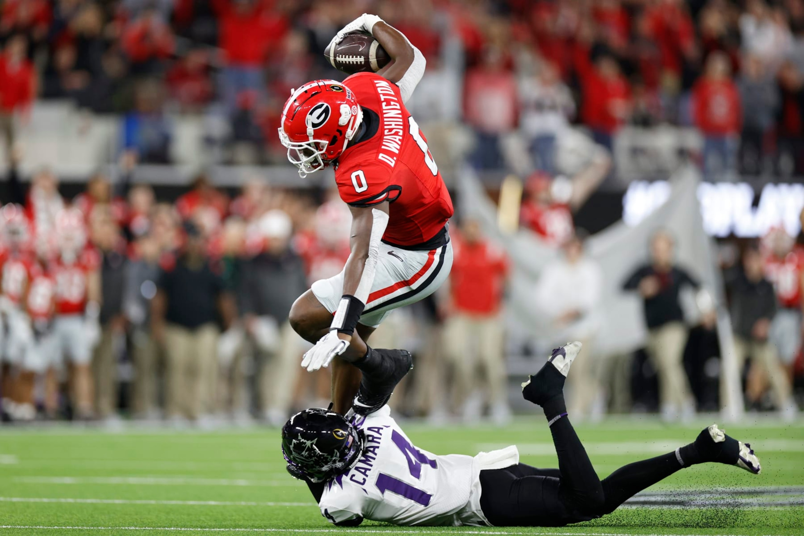 INGLEWOOD, CALIFORNIA - JANUARY 09: Darnell Washington #0 of the Georgia Bulldogs runs after a catch against Abraham Camara #14 of the TCU Horned Frogs in the College Football Playoff National Championship game at SoFi Stadium on January 09, 2023 in Inglewood, California. (Photo by Steph Chambers/Getty Images)