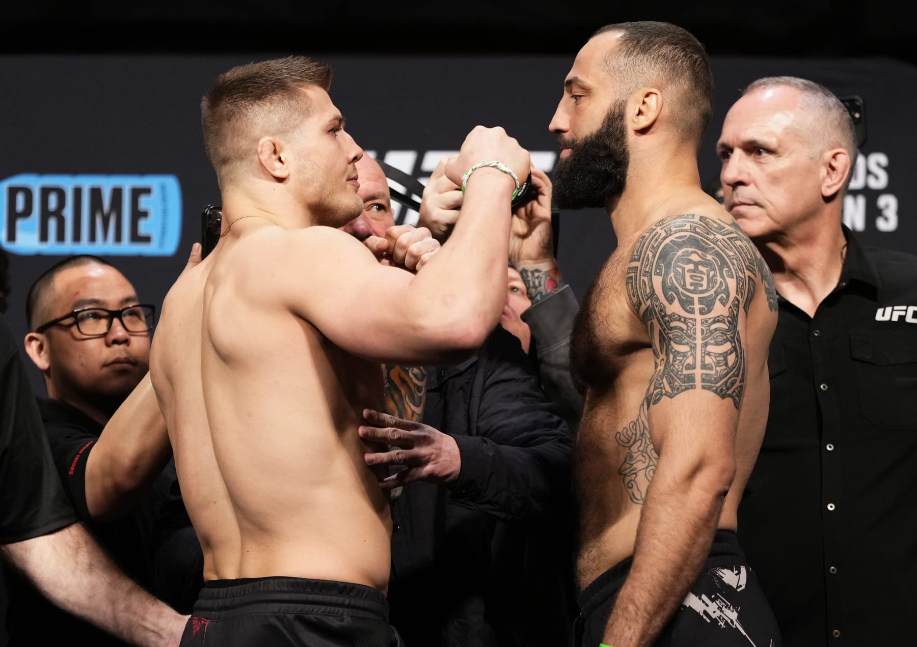 Marvin Vettori (left) stares down Roman Dolidze (right)