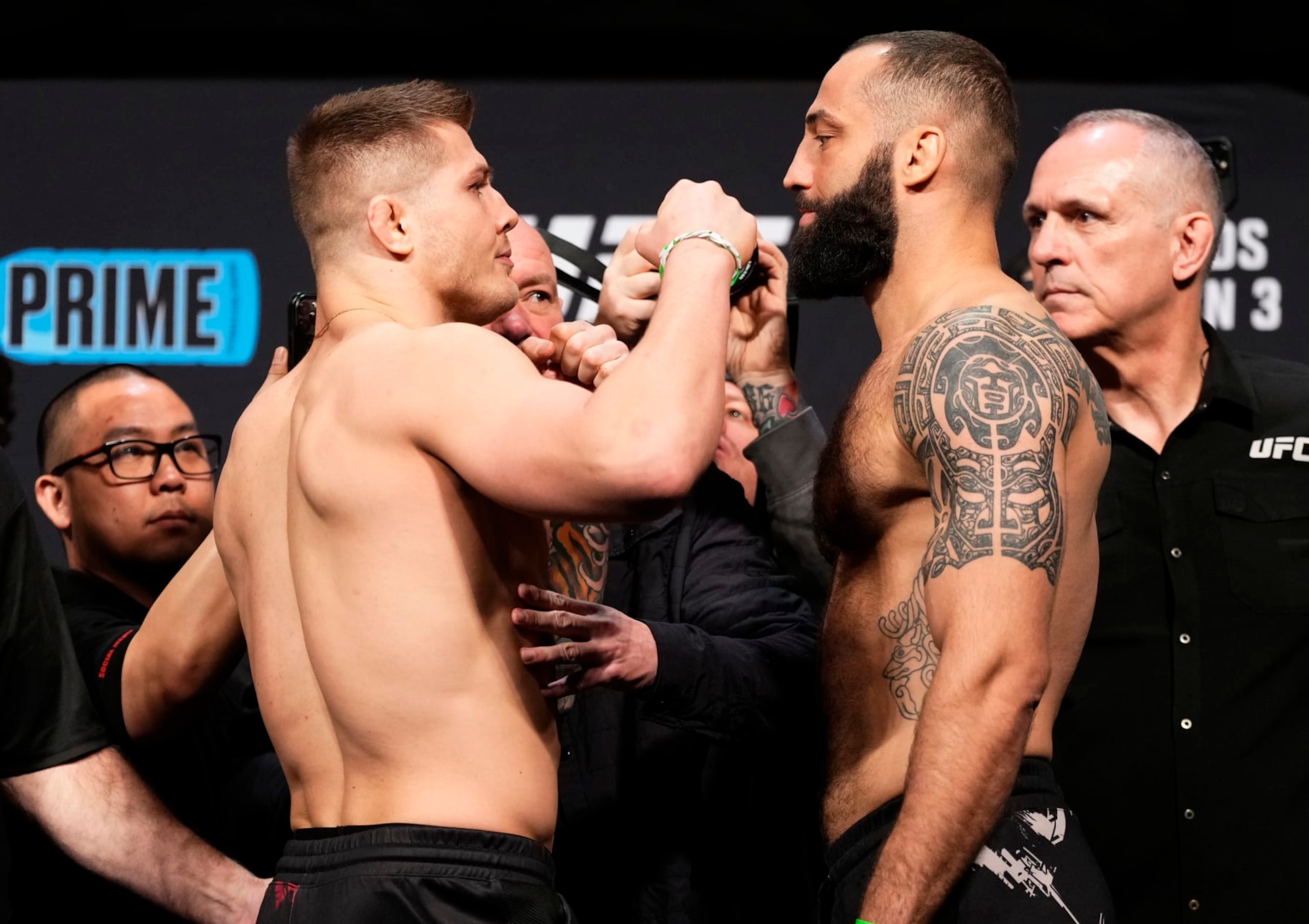 Marvin Vettori (left) stares down Roman Dolidze (right)