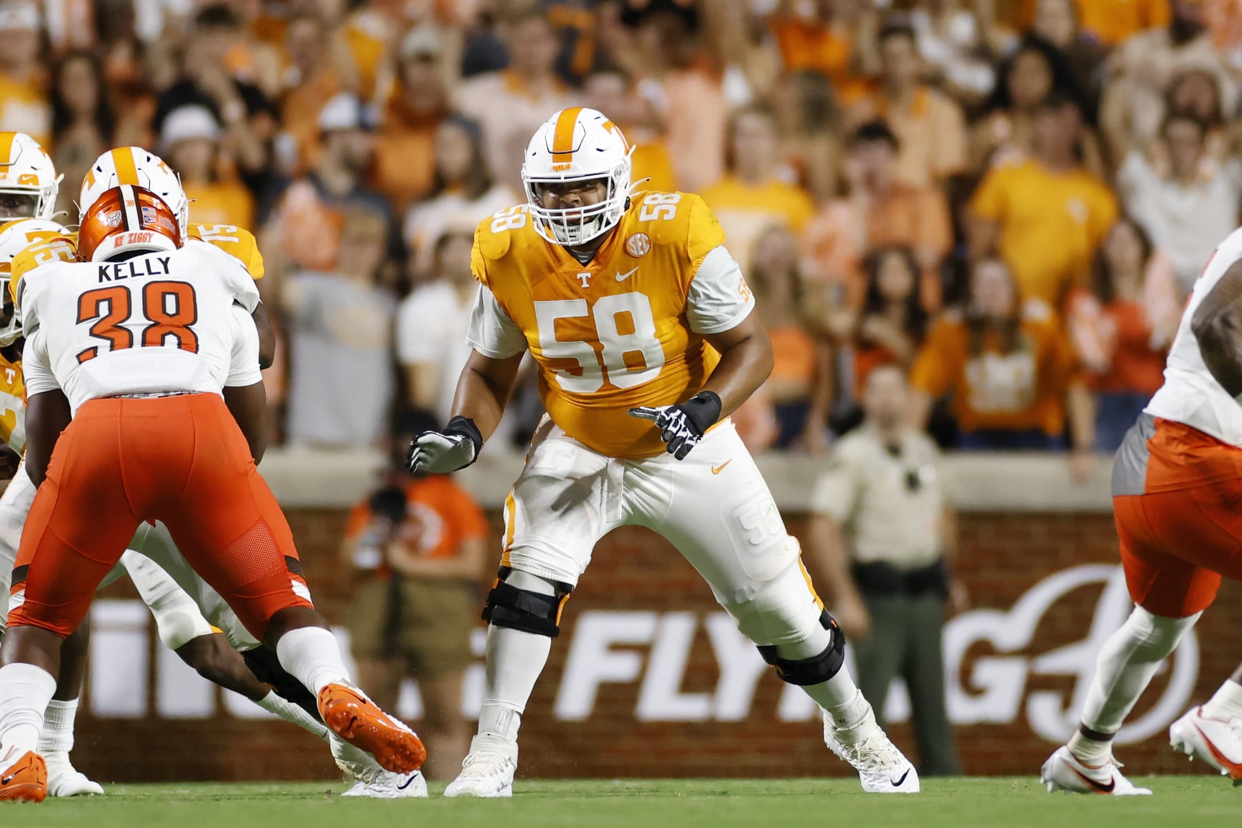 KNOXVILLE, TN - SEPTEMBER 02: Tennessee Volunteers offensive lineman Darnell Wright (58) blocks during a college football game against the Bowling Green Falcons on Sept. 2, 2021 at Neyland Stadium in Knoxville, Tennessee. (Photo by Joe Robbins/Icon Sportswire via Getty Images)