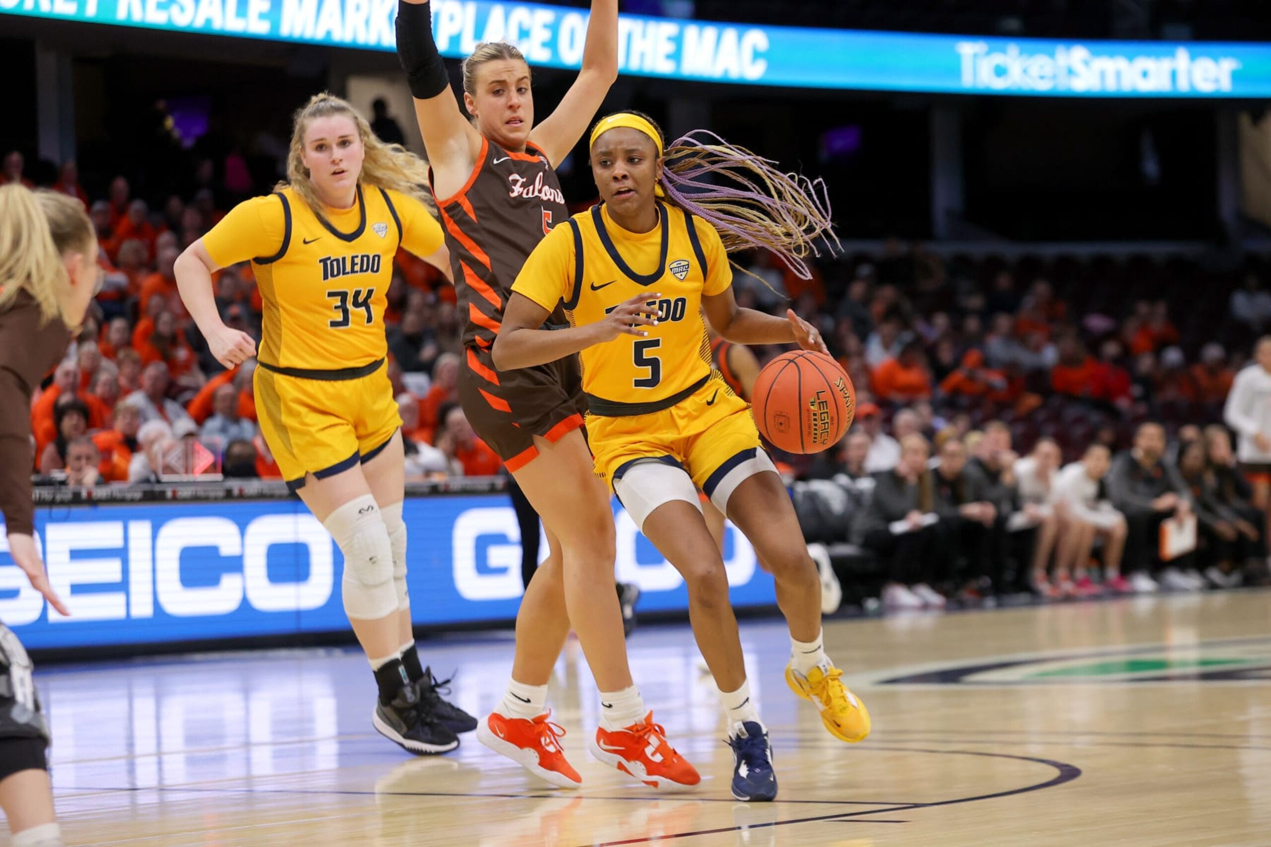 CLEVELAND, OH - MARCH 11: Toledo Rockets guard Quinesha Lockett (5) drives to the basket during the third quarter of the MAC Womens Basketball Tournament Championship game between the Bowling Green Falcons and Toledo Rockets on March 11, 2023, at Rocket Mortgage FieldHouse in Cleveland, OH. (Photo by Frank Jansky/Icon Sportswire via Getty Images) CLEVELAND, OH - MARCH 11: Toledo Rockets guard Quinesha Lockett (5) drives to the basket during the third quarter of the MAC Womens Basketball Tournament Championship game between the Bowling Green Falcons and Toledo Rockets on March 11, 2023, at Rocket Mortgage FieldHouse in Cleveland, OH. (Photo by Frank Jansky/Icon Sportswire via Getty Images)
