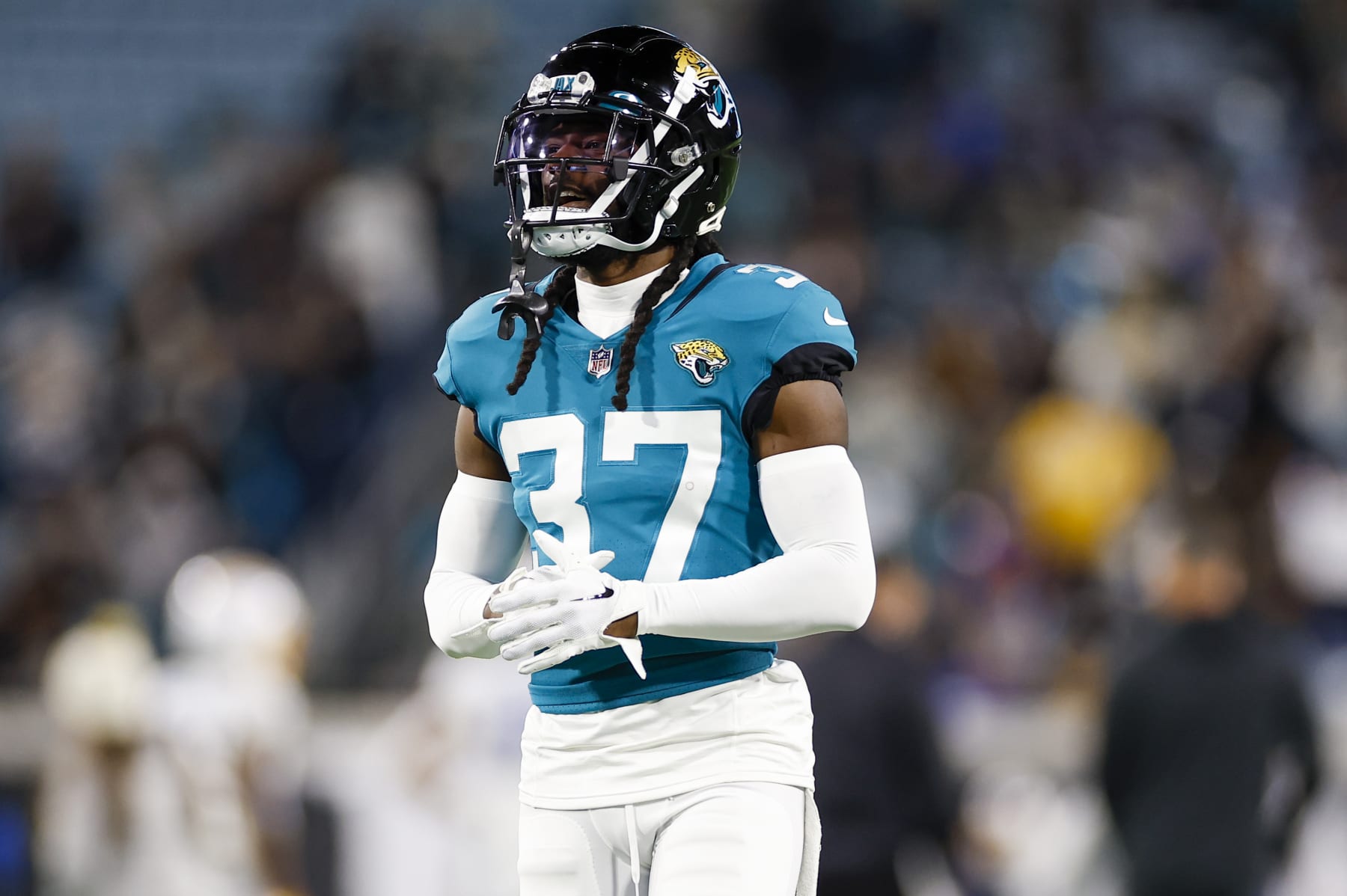JACKSONVILLE, FL - JANUARY 14: Jacksonville Jaguars cornerback Tre Herndon (37) runs with the ball during the game between the Los Angeles Chargers and the Jacksonville Jaguars on January 14, 2023 at TIAA Bank Field in Jacksonville, Fl. (Photo by David Rosenblum/Icon Sportswire via Getty Images)