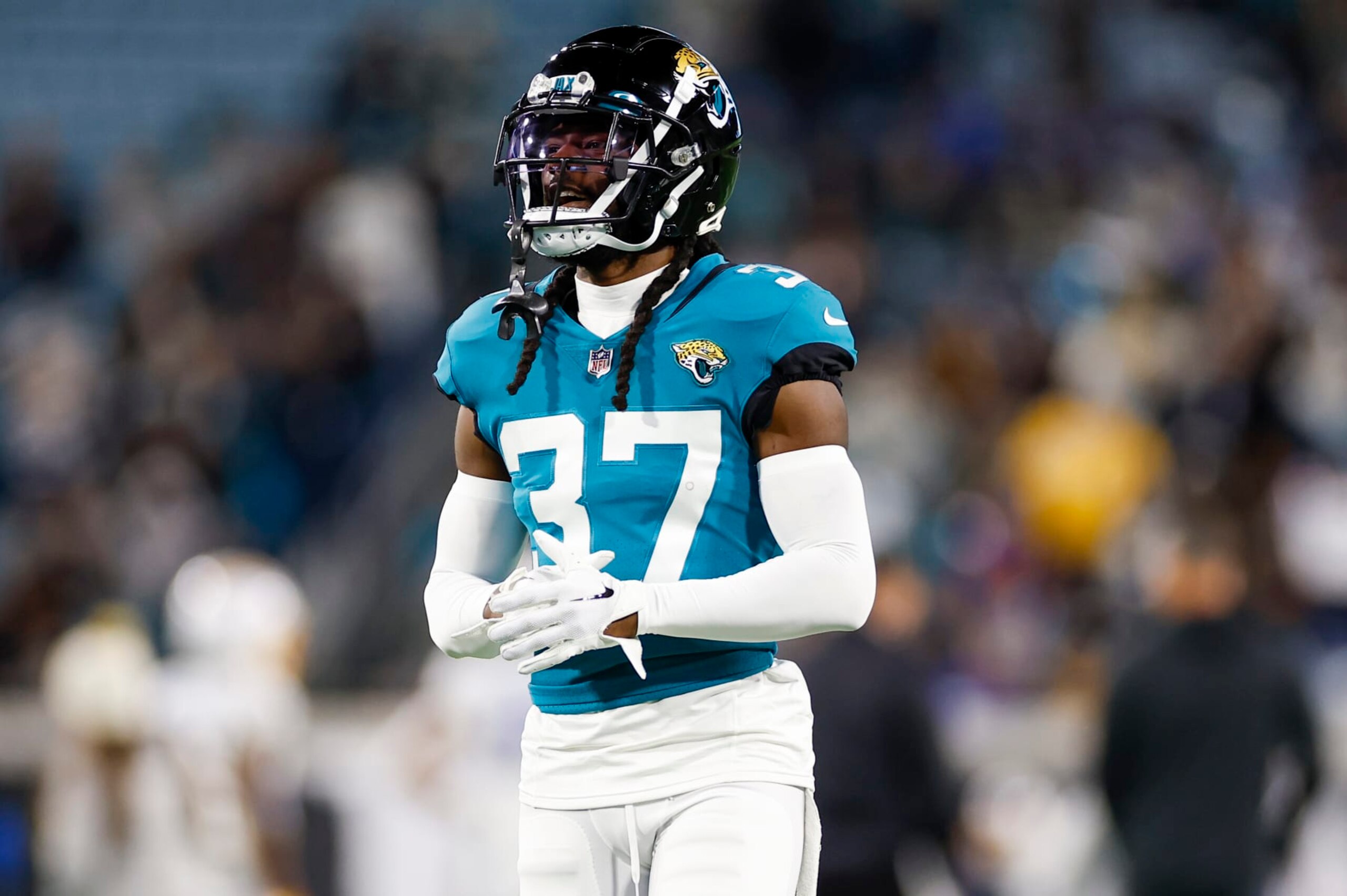 JACKSONVILLE, FL - JANUARY 14: Jacksonville Jaguars cornerback Tre Herndon (37) runs with the ball during the game between the Los Angeles Chargers and the Jacksonville Jaguars on January 14, 2023 at TIAA Bank Field in Jacksonville, Fl. (Photo by David Rosenblum/Icon Sportswire via Getty Images)