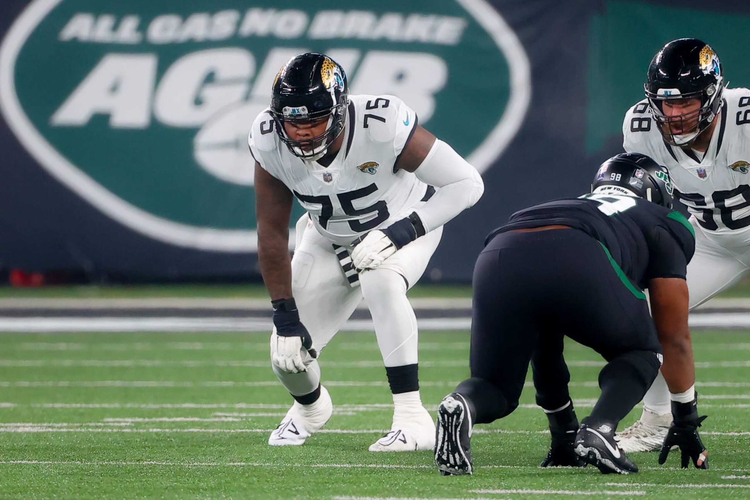 EAST RUTHERFORD, NJ - DECEMBER 22:  Jacksonville Jaguars offensive tackle Jawaan Taylor (75) during the National Football League game between the New York Jets and the Jacksonville Jaguars on December 22, 2022 at MetLife Stadium in East Rutherford, New Jersey.  (Photo by Rich Graessle/Icon Sportswire via Getty Images)