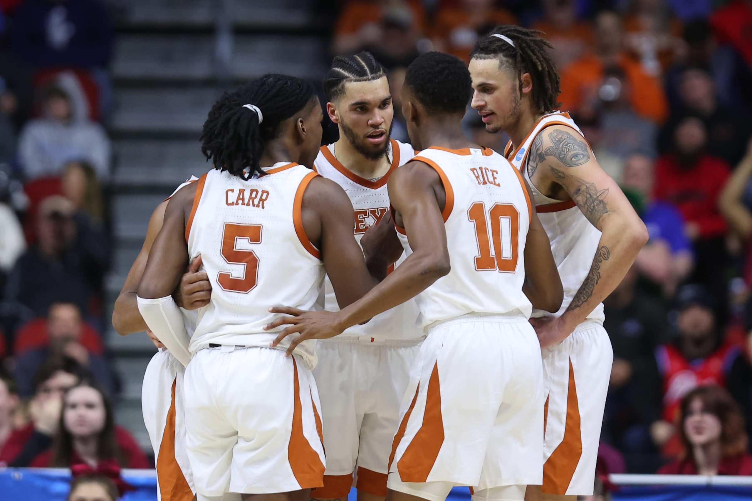DES MOINES, IOWA - MARCH 16: Marcus Carr #5 and Sir'Jabari Rice #10 of the Texas Longhorns talk with teammates during a timeout during the first half against the Colgate Raiders in the first round of the NCAA Men's Basketball Tournament at Wells Fargo Arena on March 16, 2023 in Des Moines, Iowa. (Photo by Michael Reaves/Getty Images)